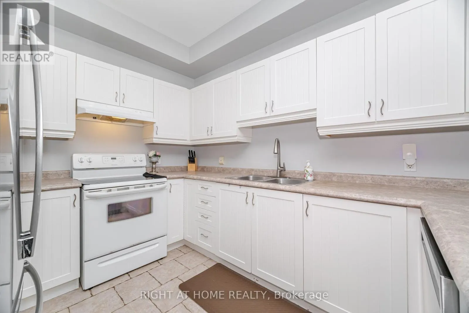 35 - 1085 HARROGATE DRIVE