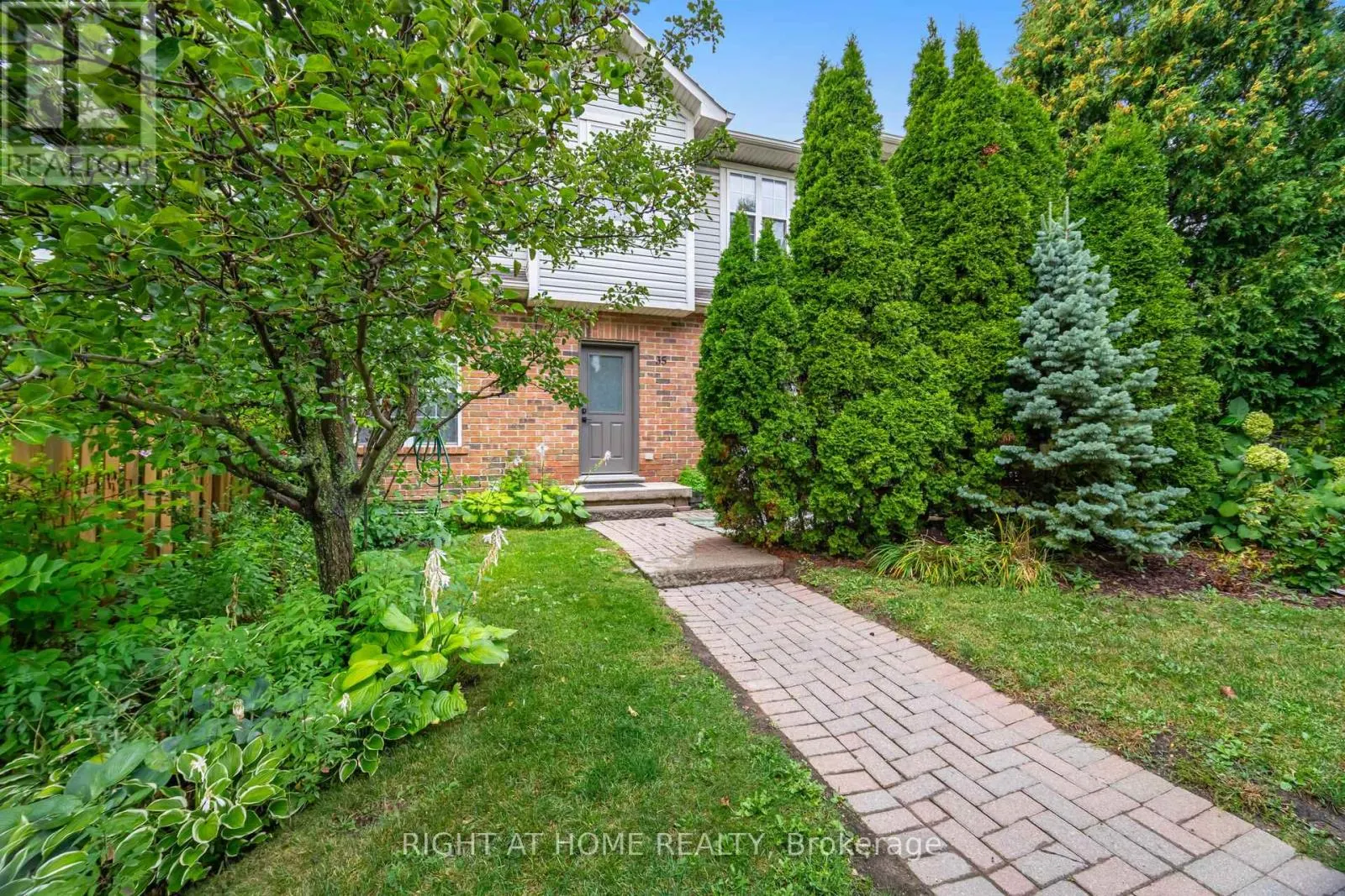 35 - 1085 HARROGATE DRIVE