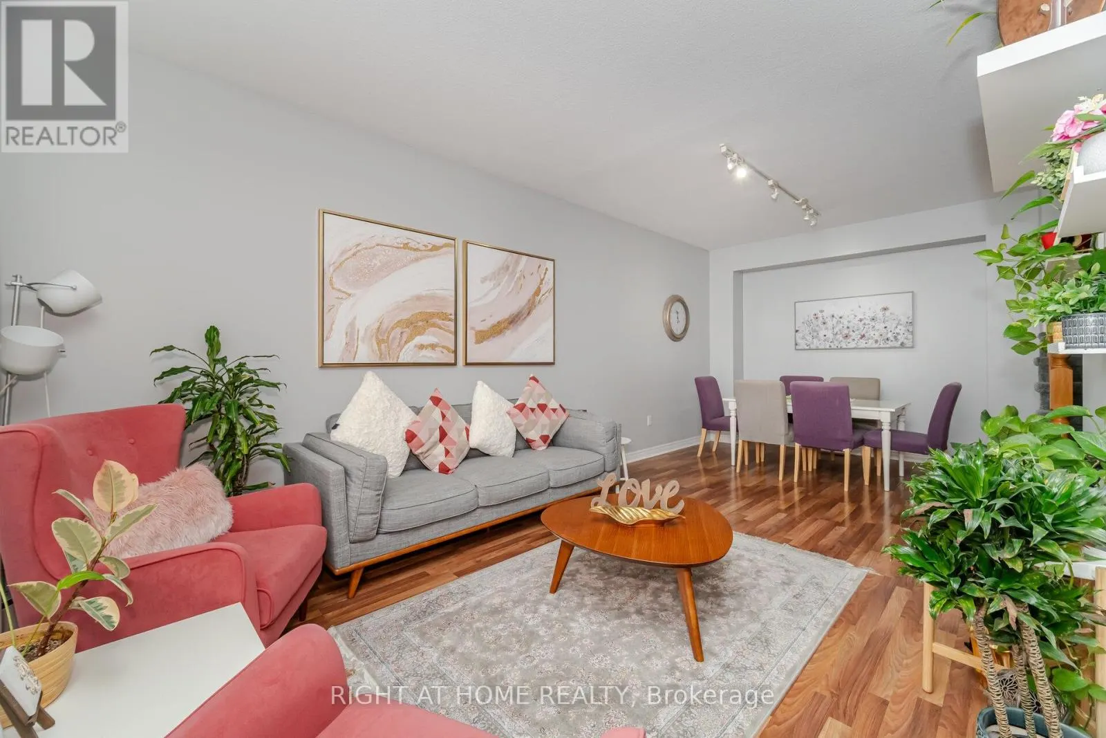 35 - 1085 HARROGATE DRIVE