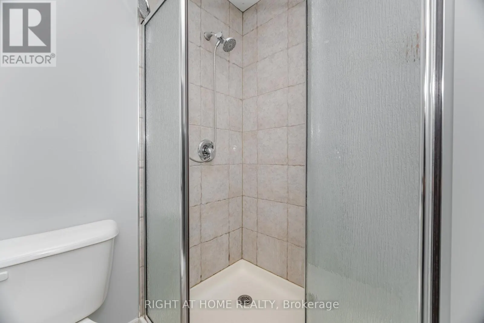 35 - 1085 HARROGATE DRIVE
