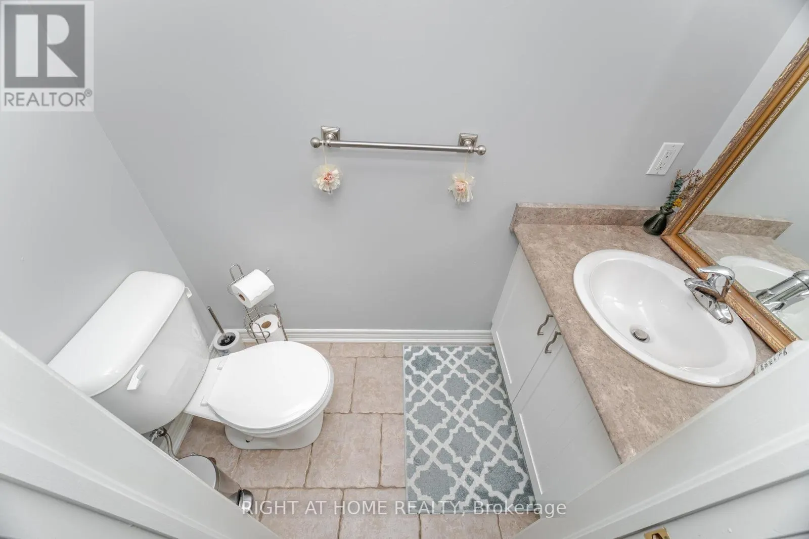 35 - 1085 HARROGATE DRIVE