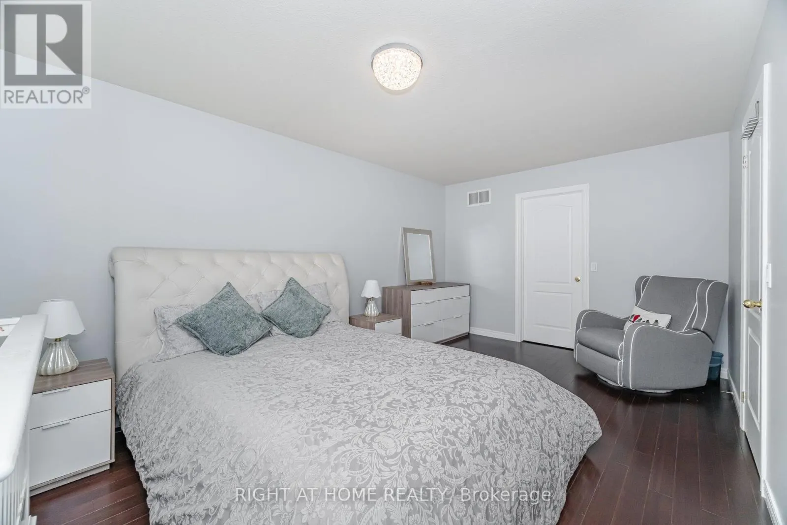 35 - 1085 HARROGATE DRIVE