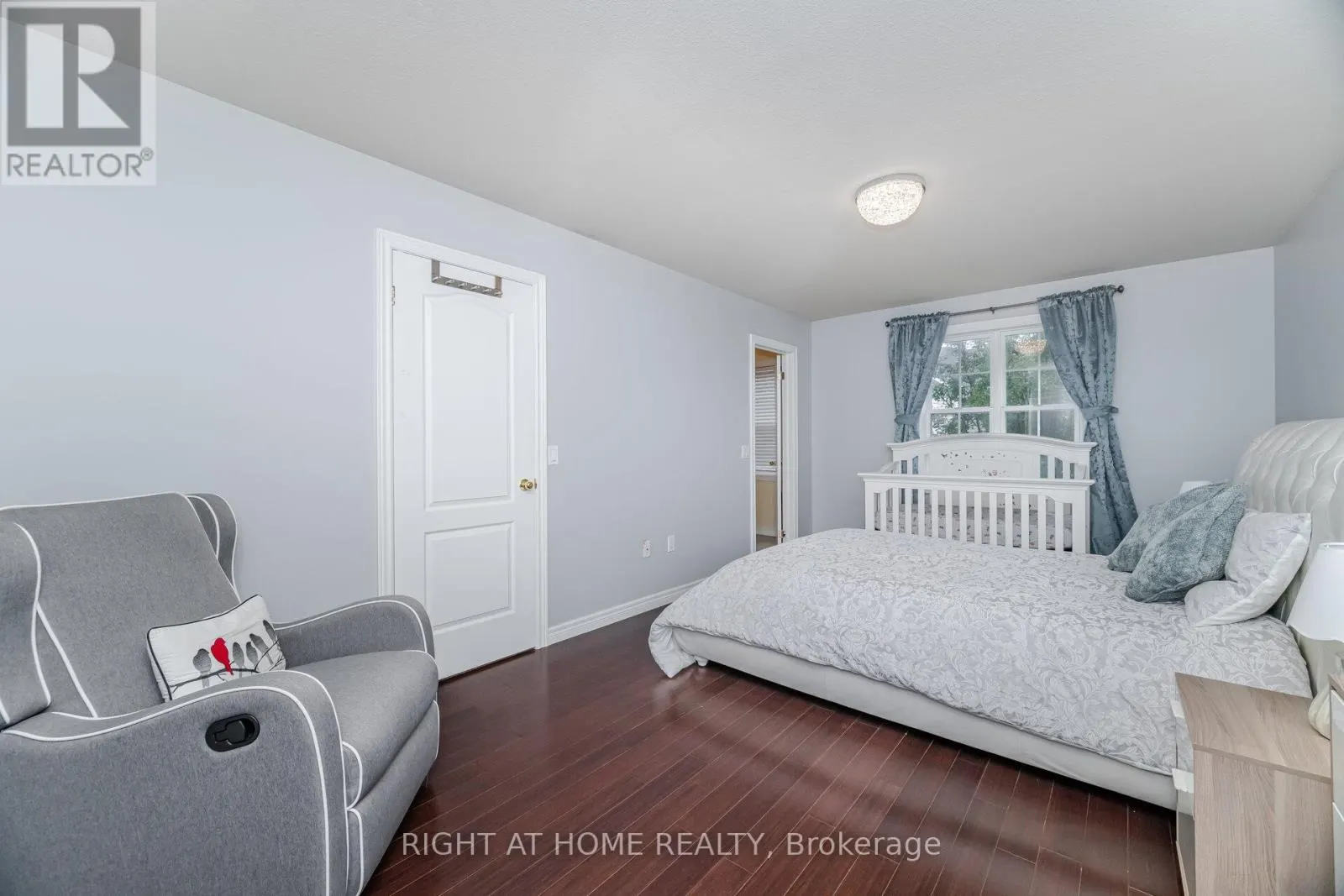35 - 1085 HARROGATE DRIVE