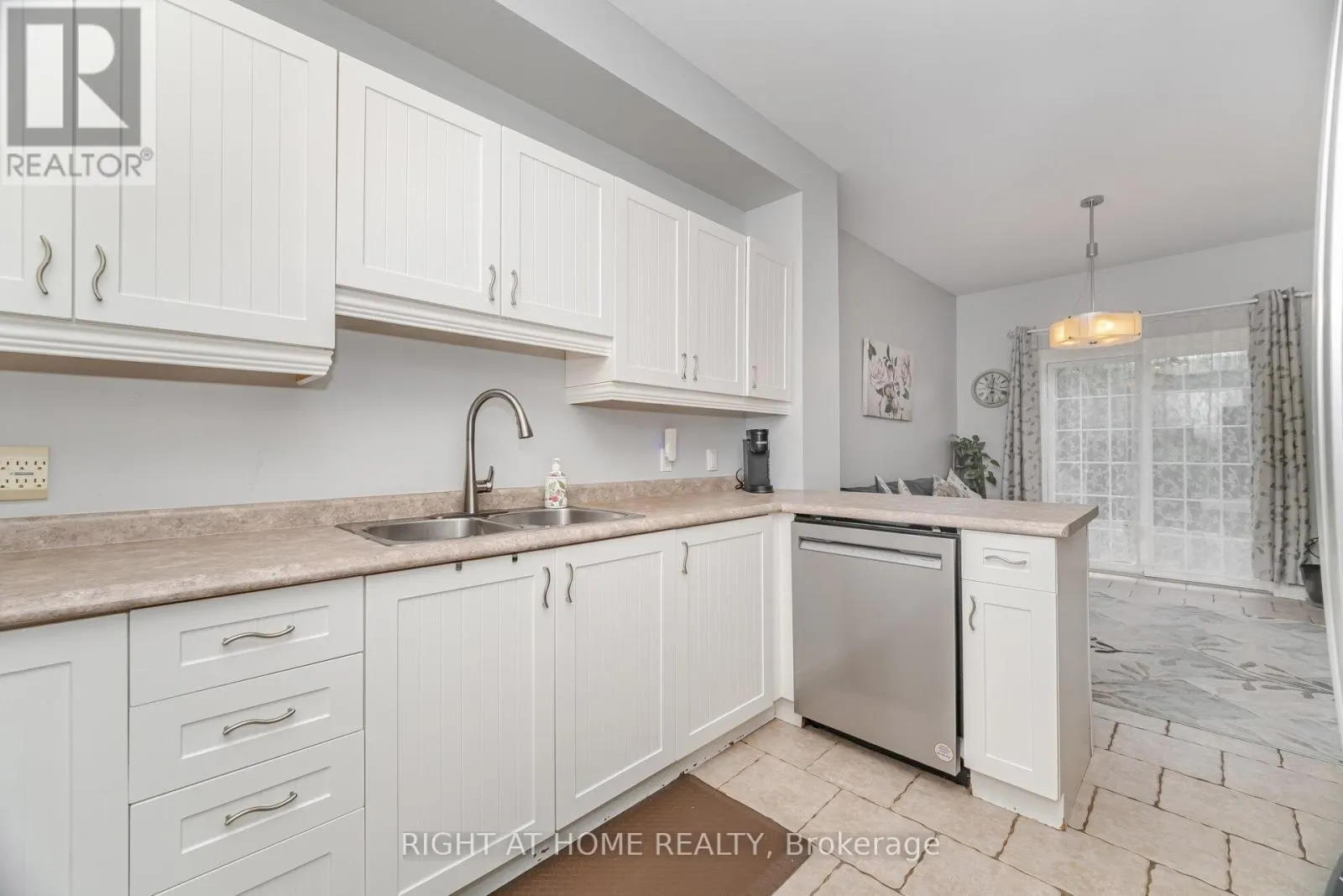 35 - 1085 HARROGATE DRIVE