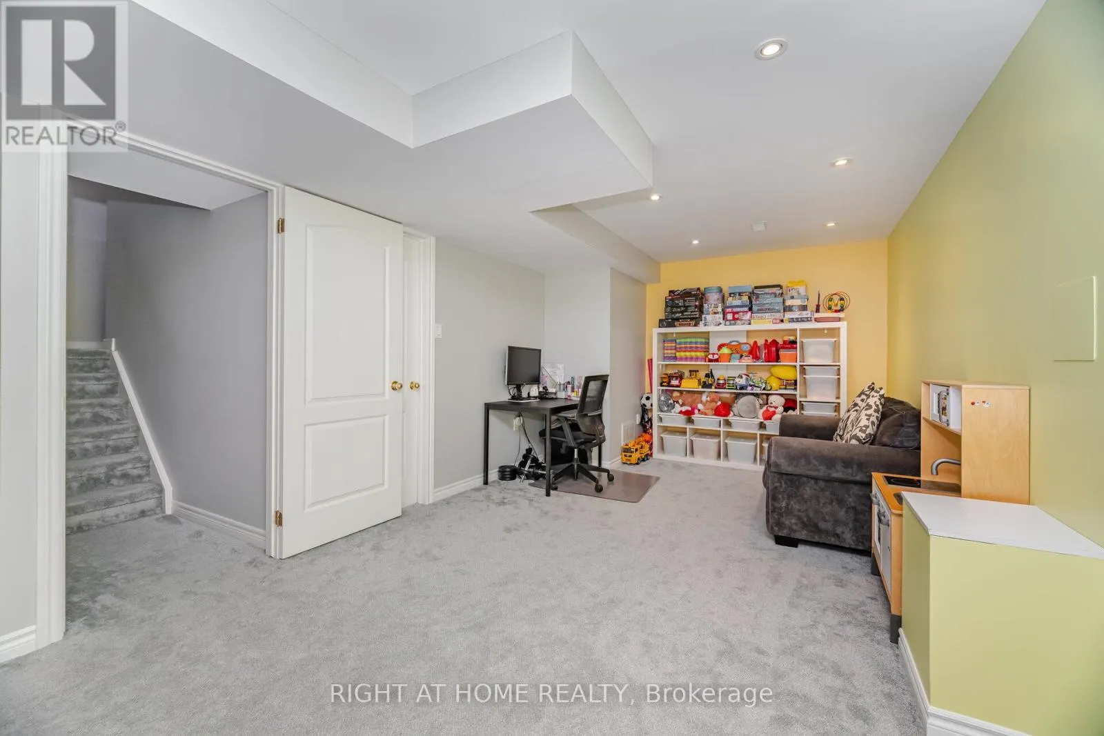 35 - 1085 HARROGATE DRIVE