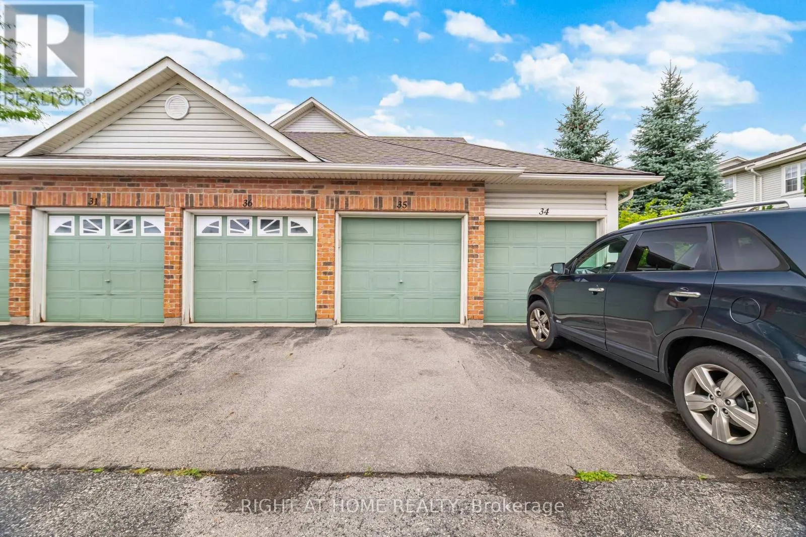 35 - 1085 HARROGATE DRIVE