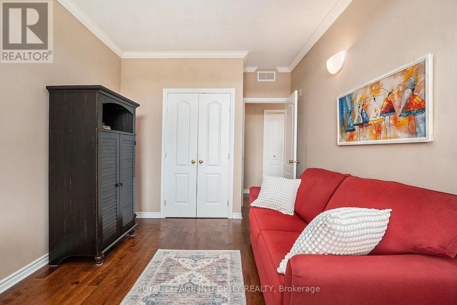 704 - 136 DARLINGTON PRIVATE