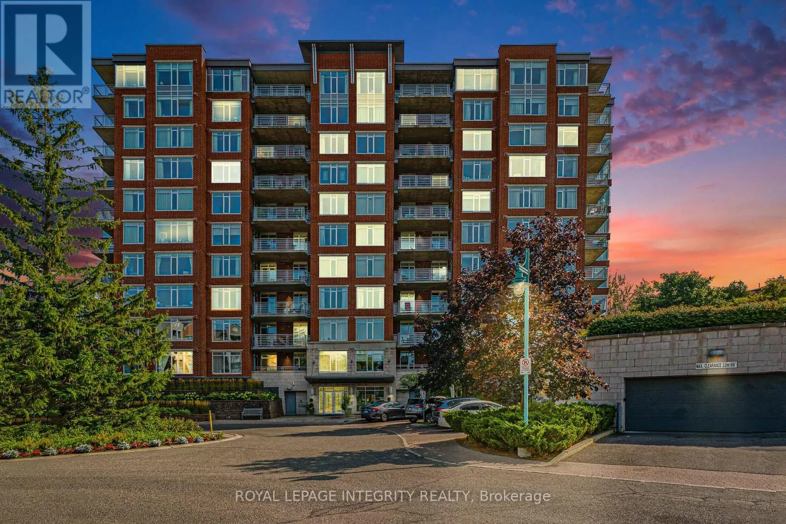 704 - 136 DARLINGTON PRIVATE