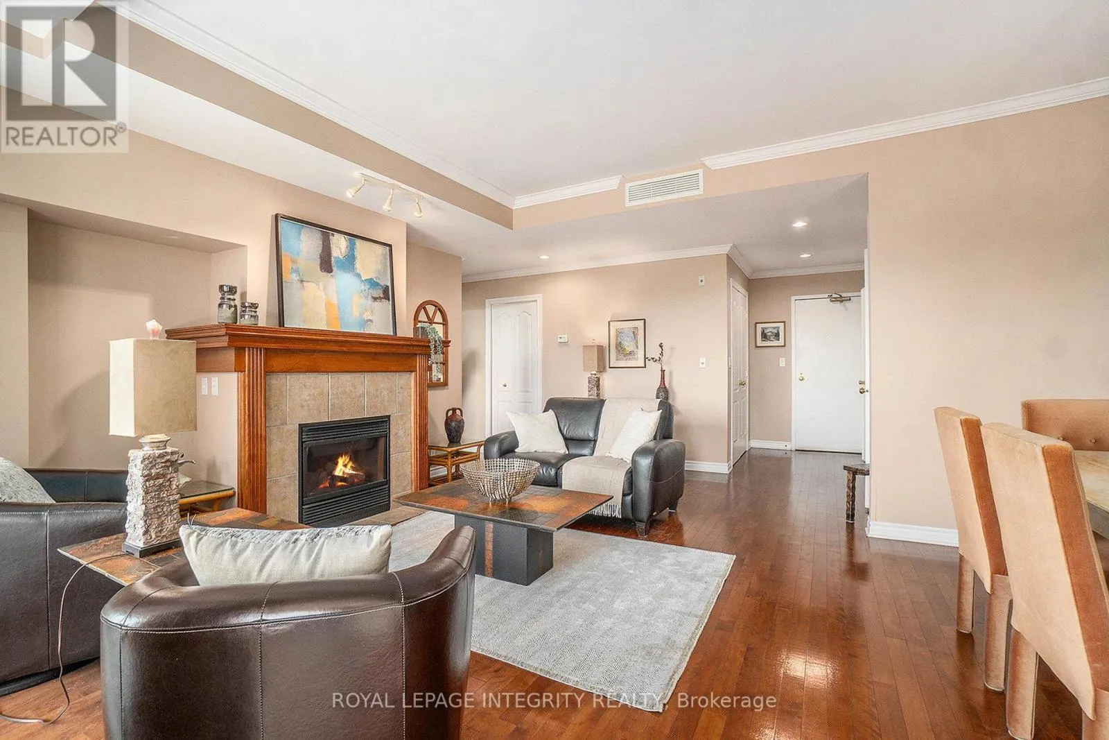 704 - 136 DARLINGTON PRIVATE