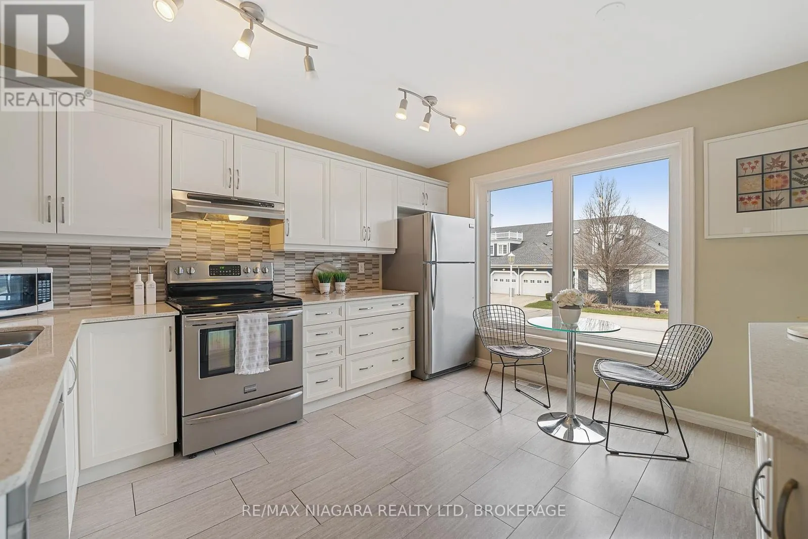 41 - 15 LAKESIDE DRIVE, #41