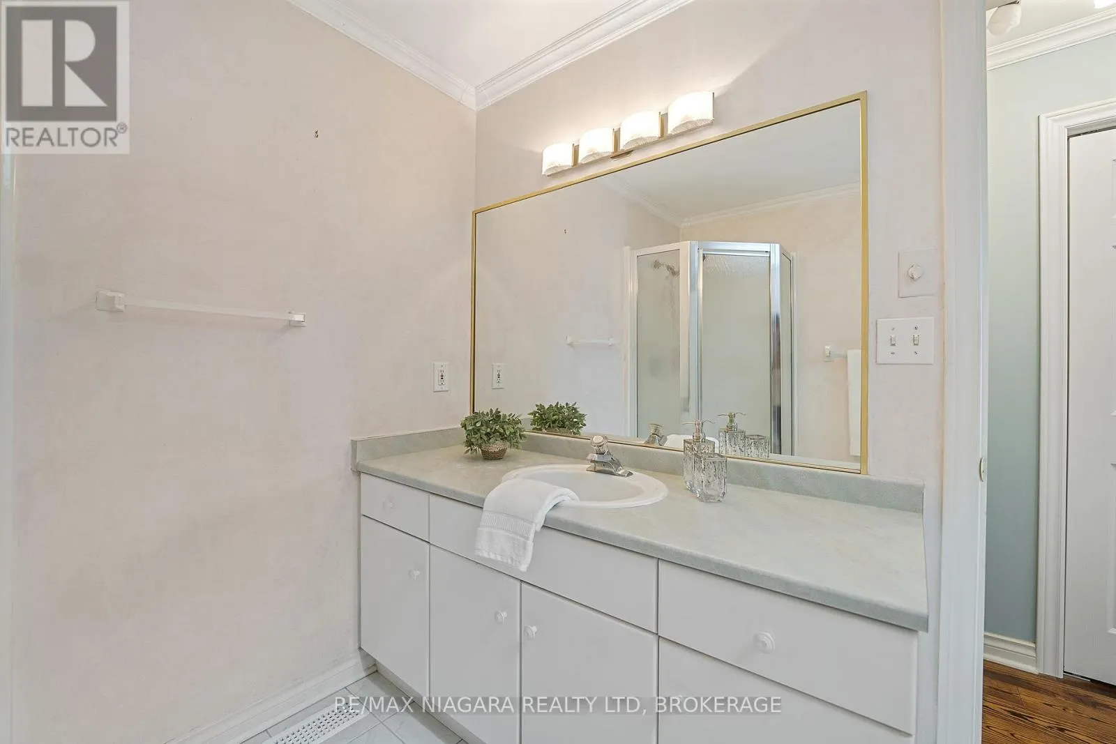41 - 15 LAKESIDE DRIVE, #41