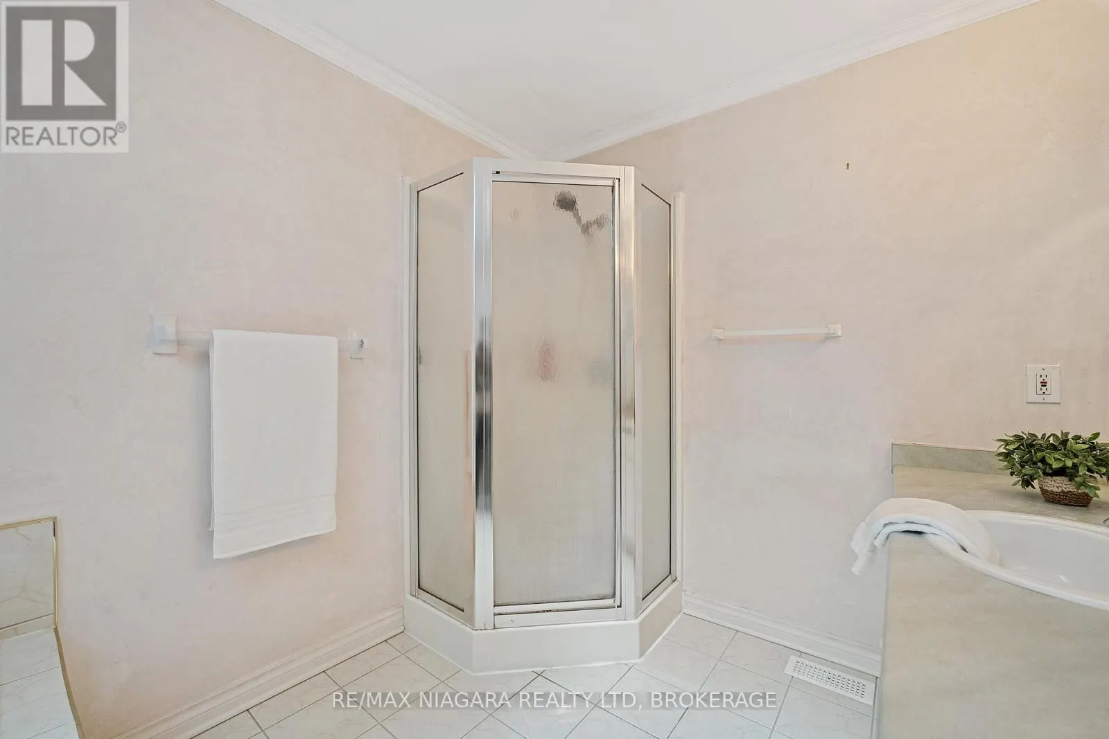 41 - 15 LAKESIDE DRIVE, #41