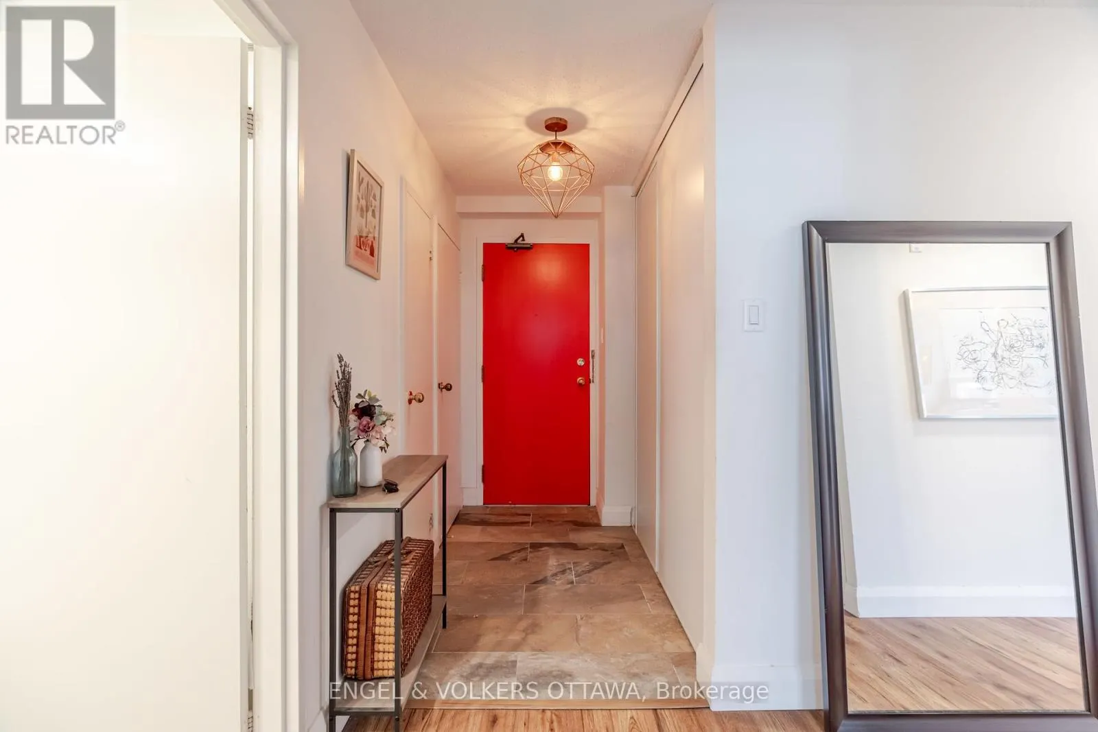 401 - 110 FORWARD AVENUE