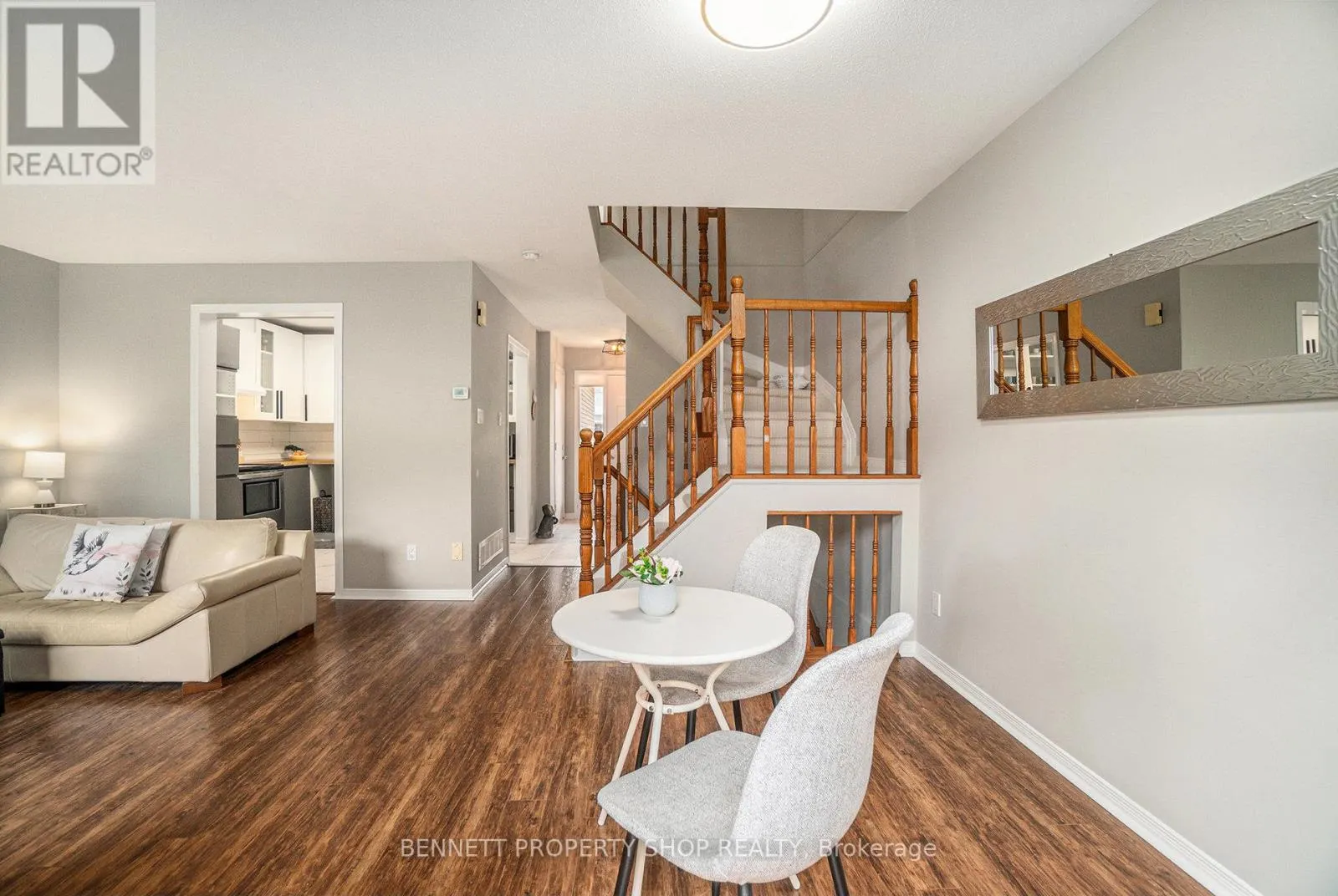 43 ROBLYN WAY