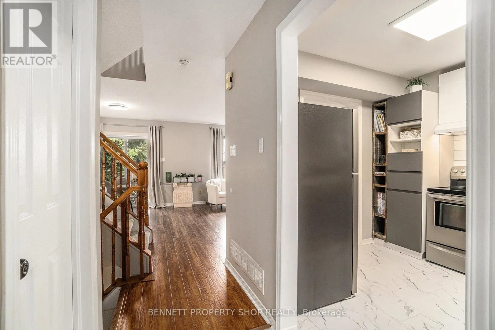 43 ROBLYN WAY