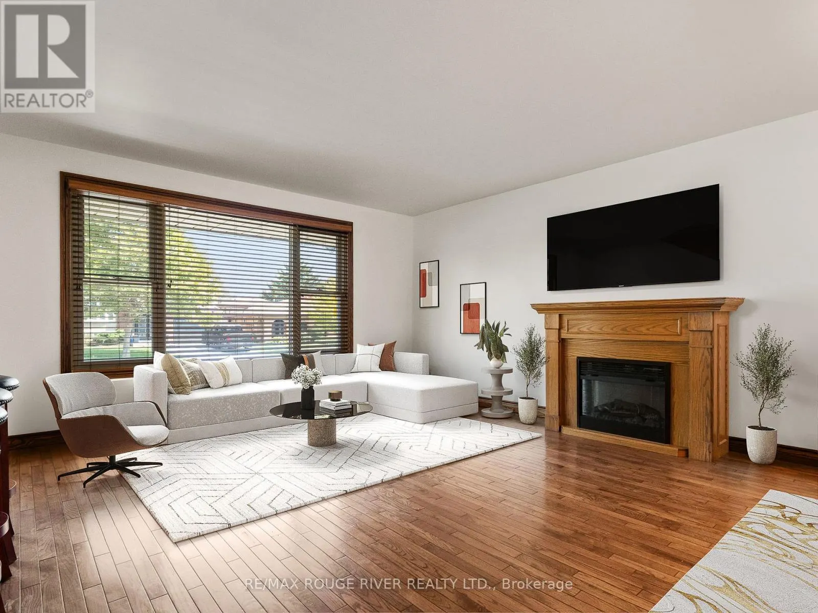815 WESTWOOD DRIVE