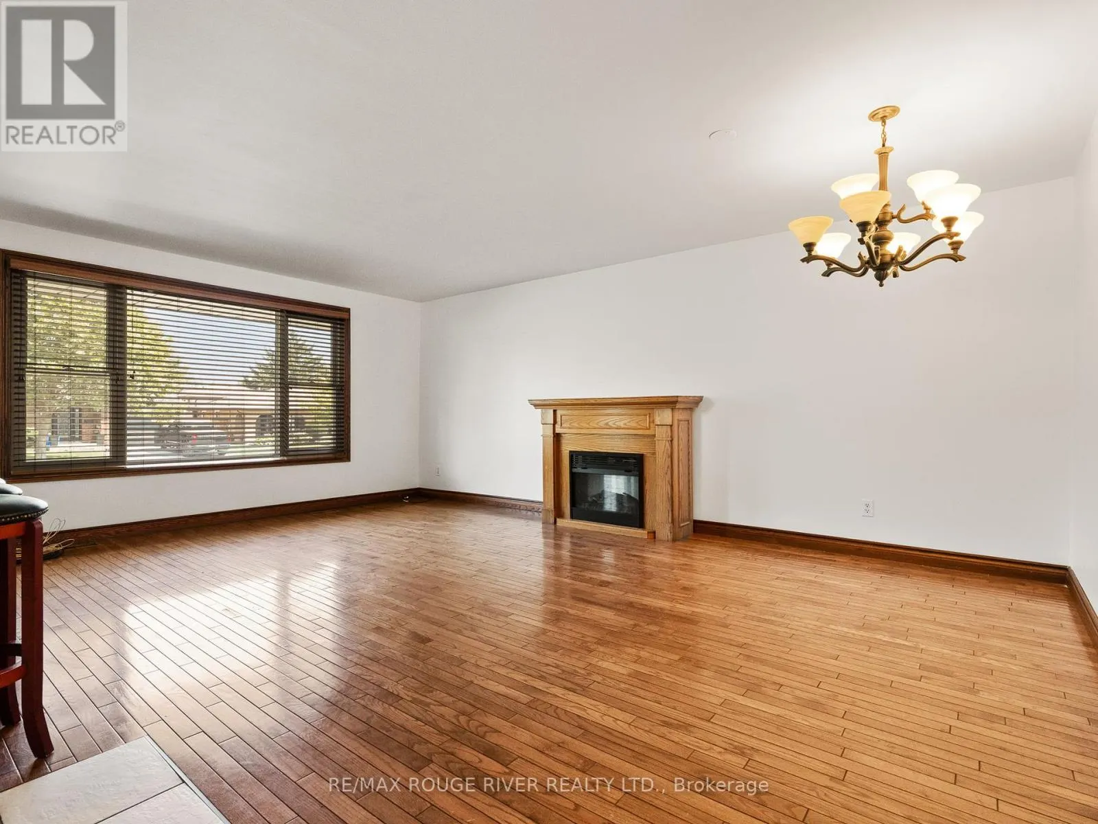 815 WESTWOOD DRIVE