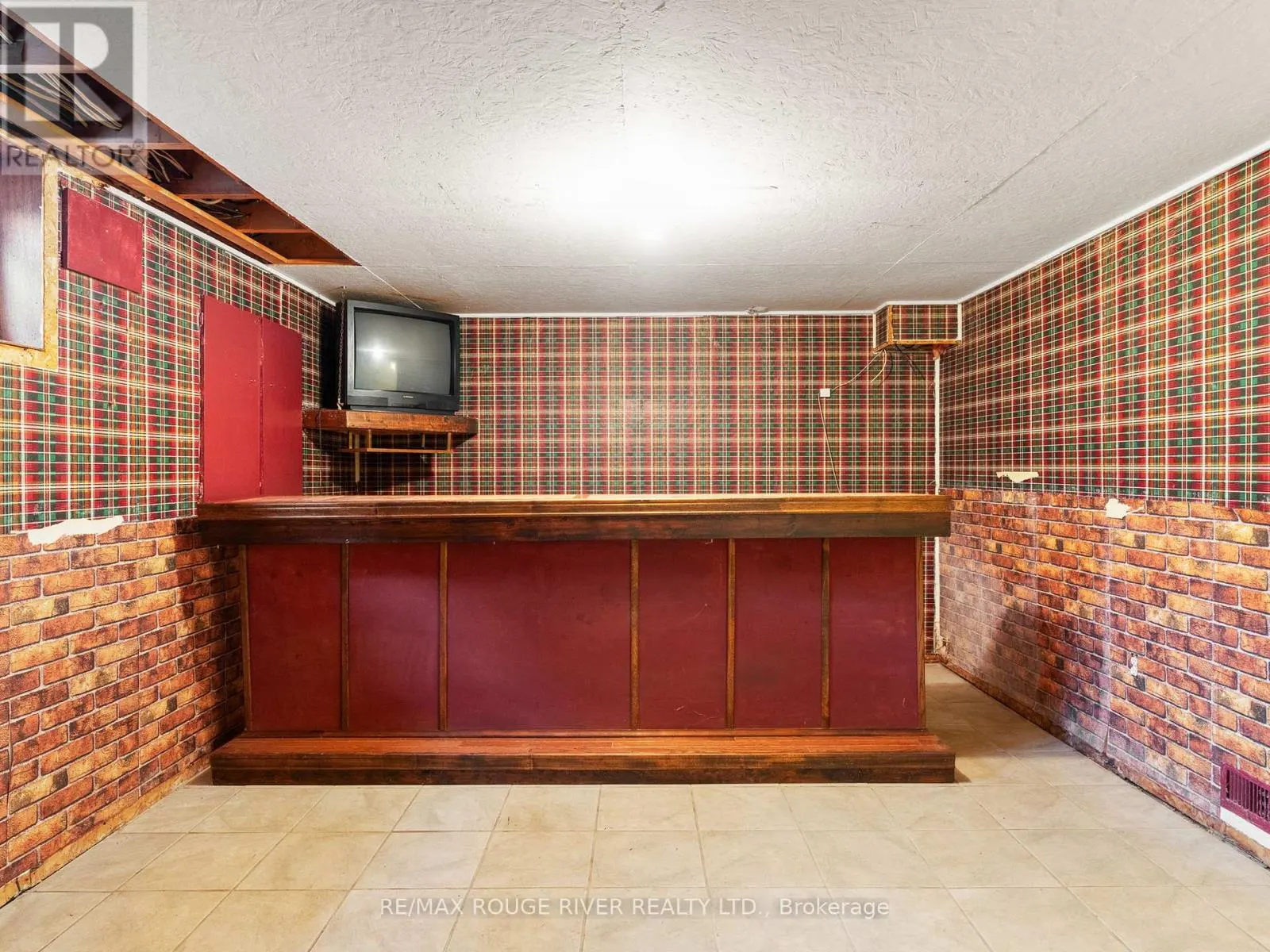 815 WESTWOOD DRIVE