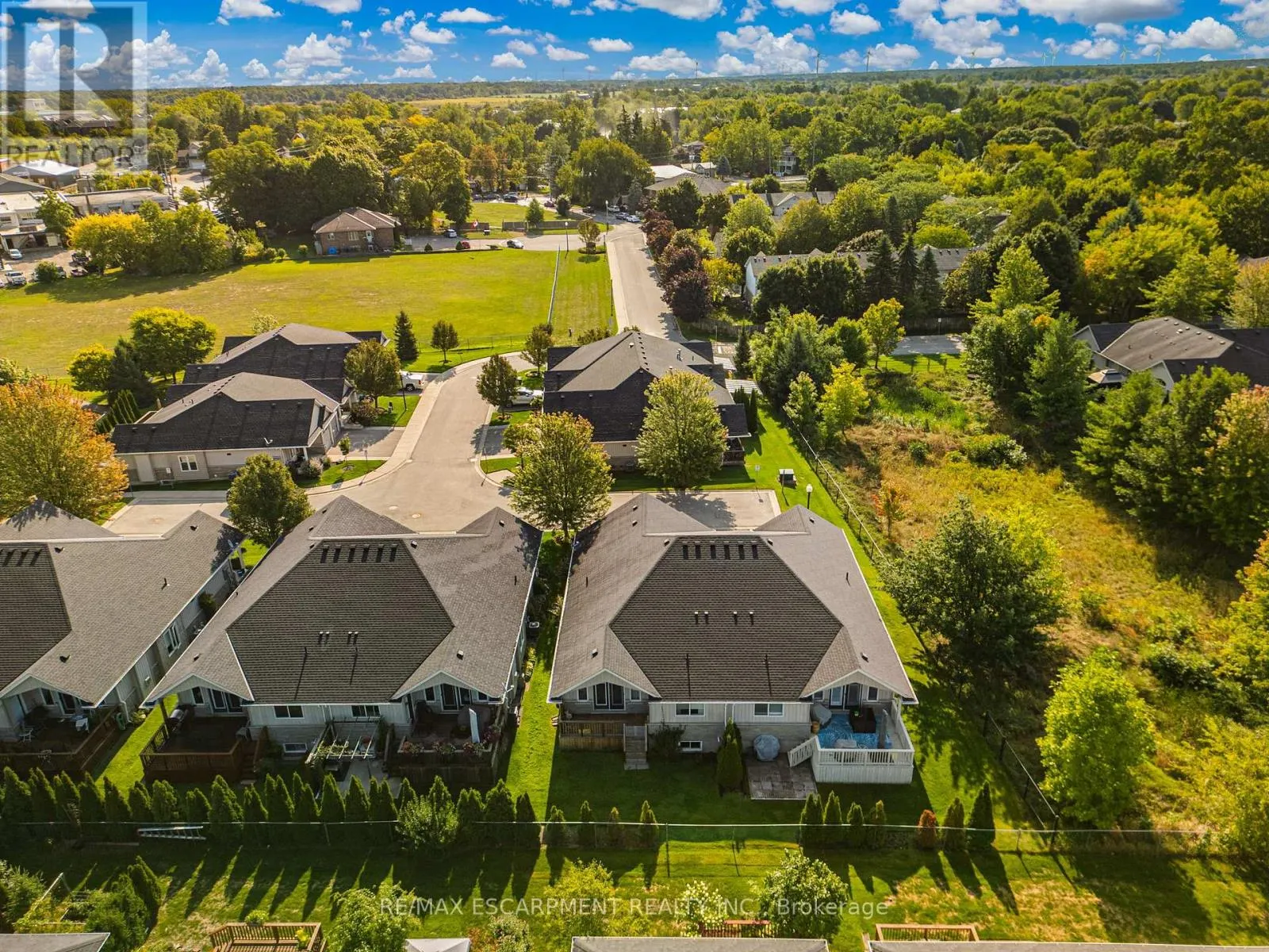 10 SUNNYDALE COURT