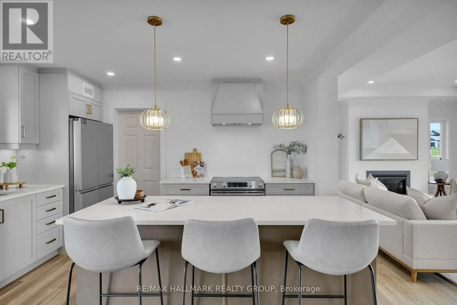 208 TRUDEAU CRESCENT