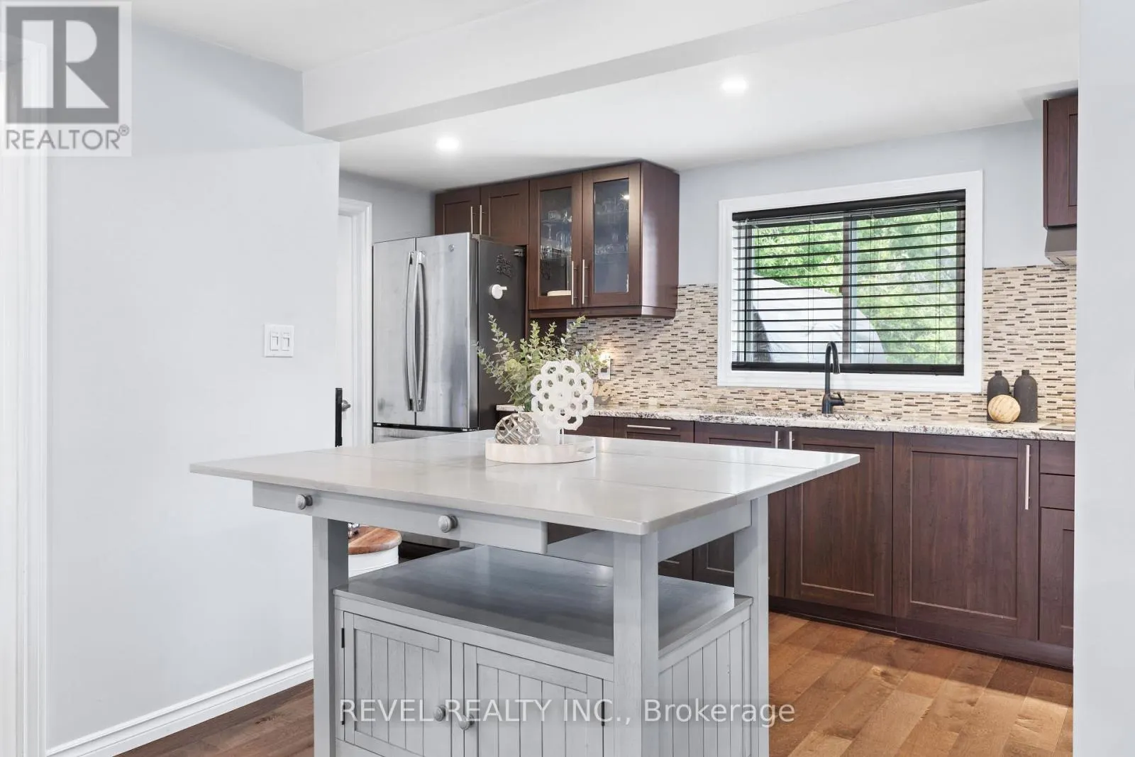 411 LONG BEACH ROAD