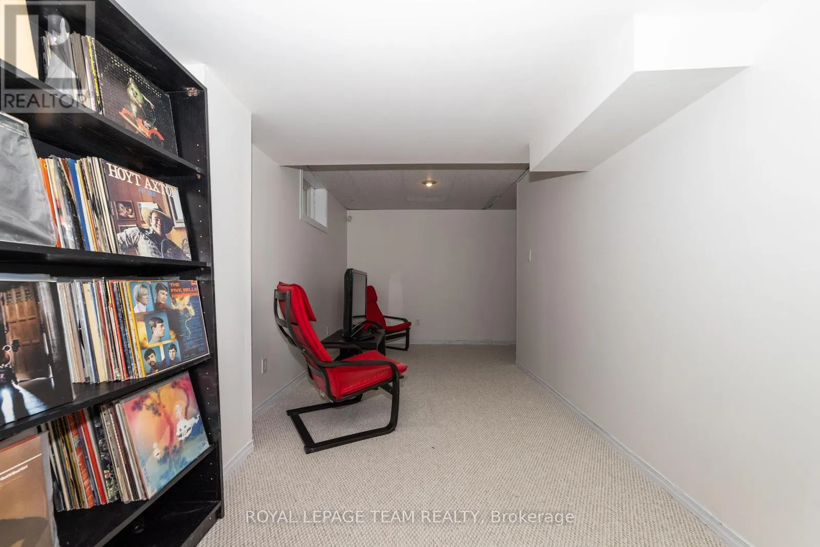 5 SUNDEW COURT W