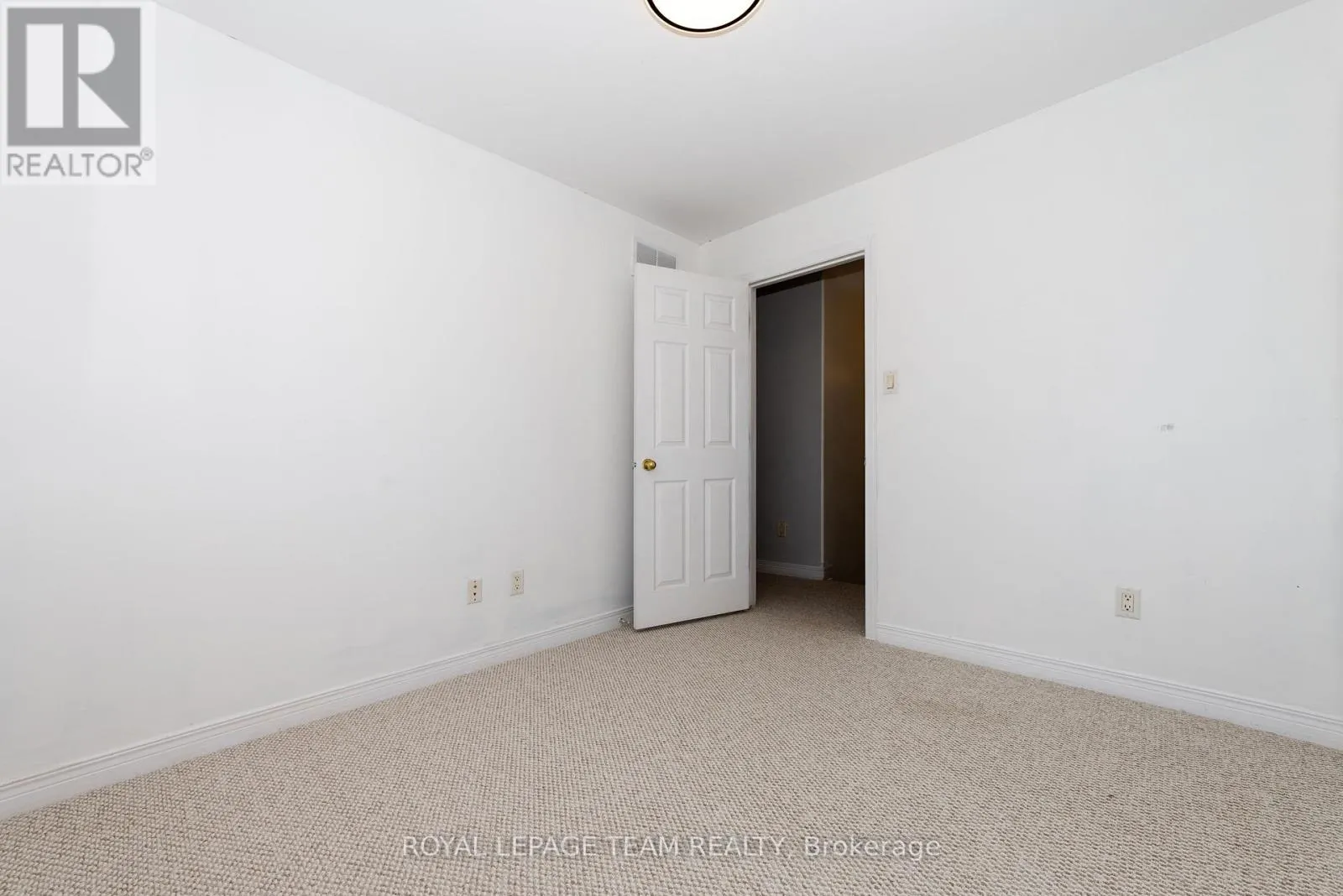 5 SUNDEW COURT W