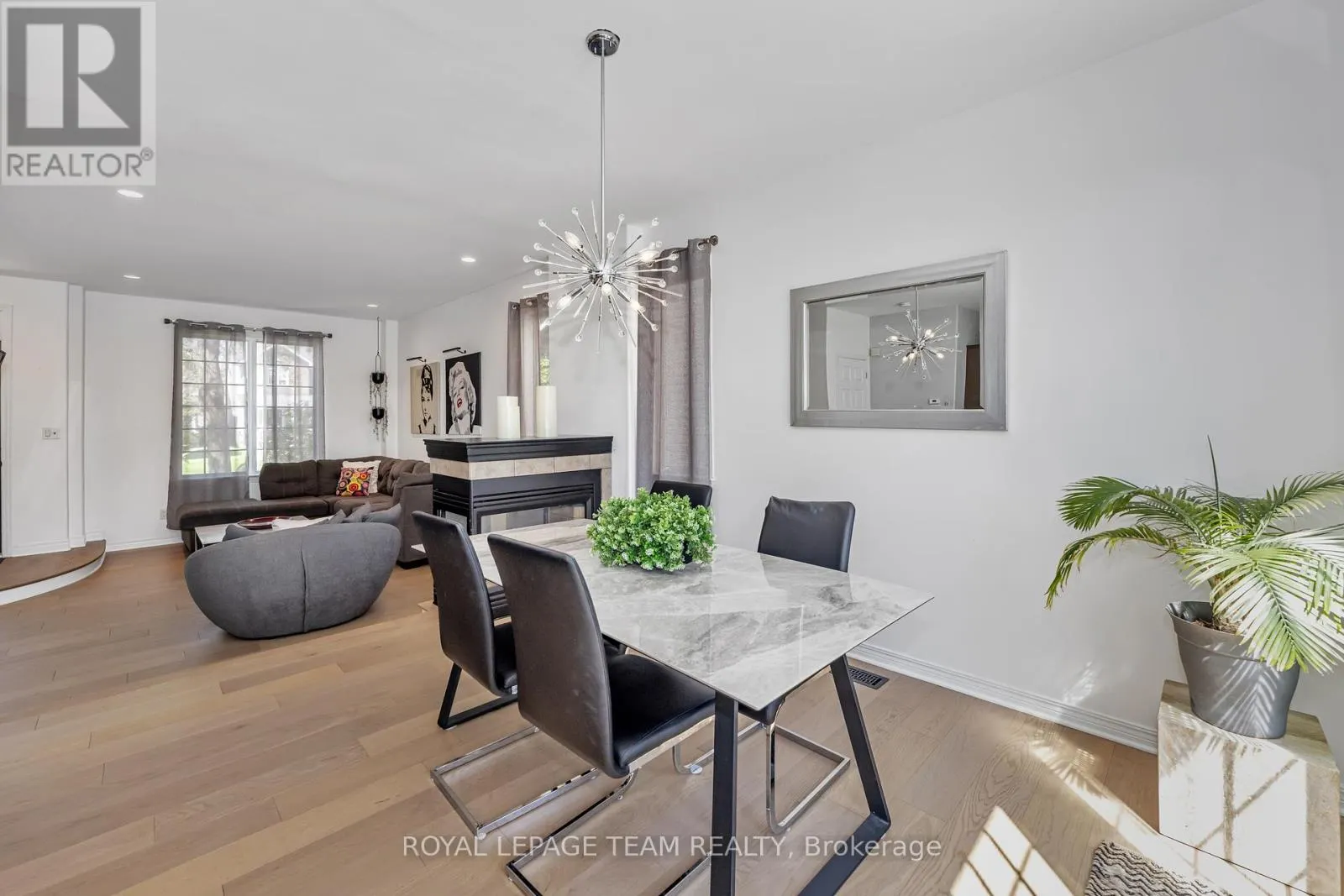 5 SUNDEW COURT W