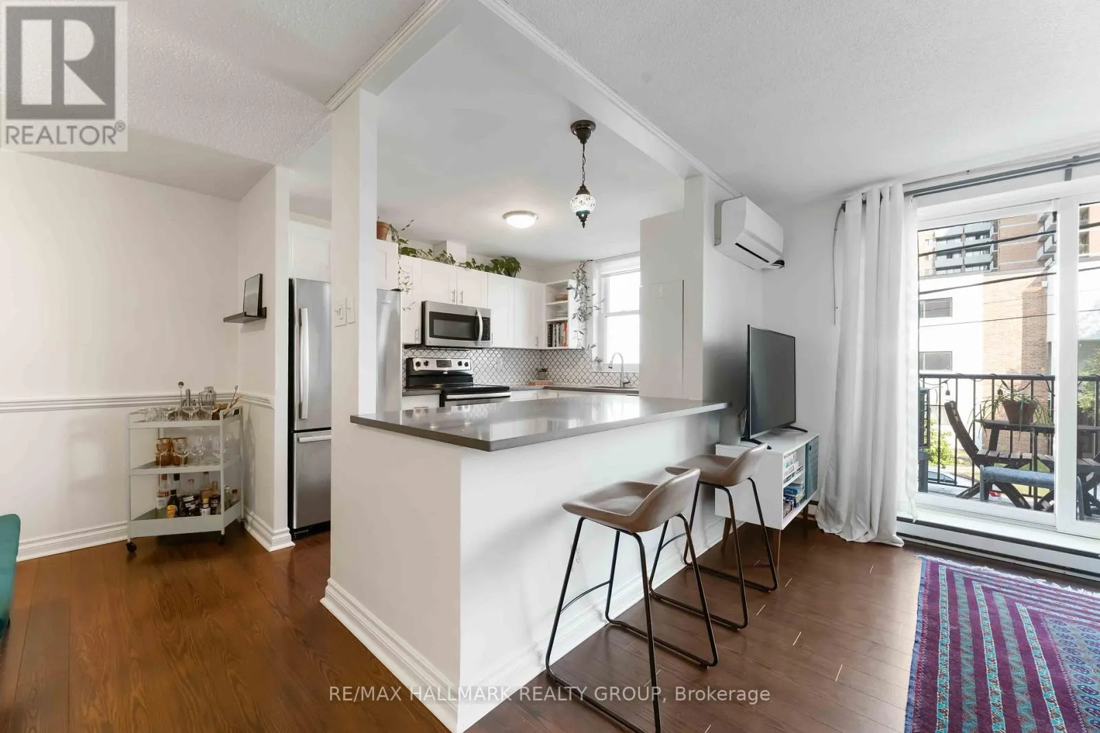 205 - 50 BURNSIDE AVENUE