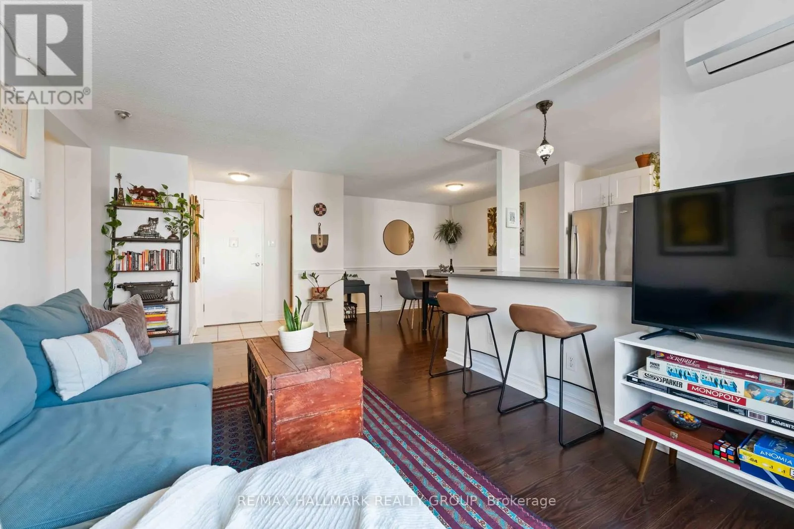 205 - 50 BURNSIDE AVENUE