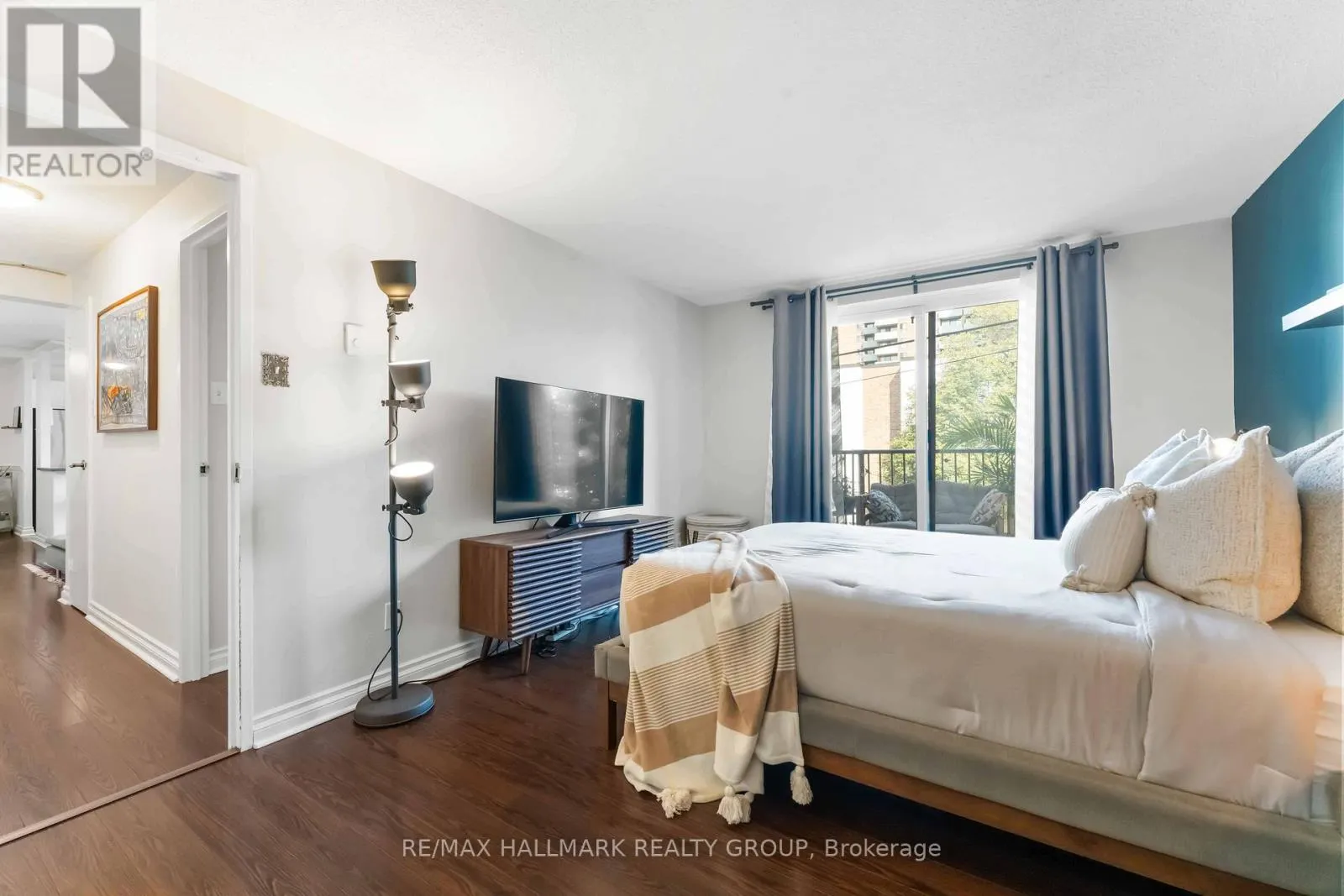 205 - 50 BURNSIDE AVENUE