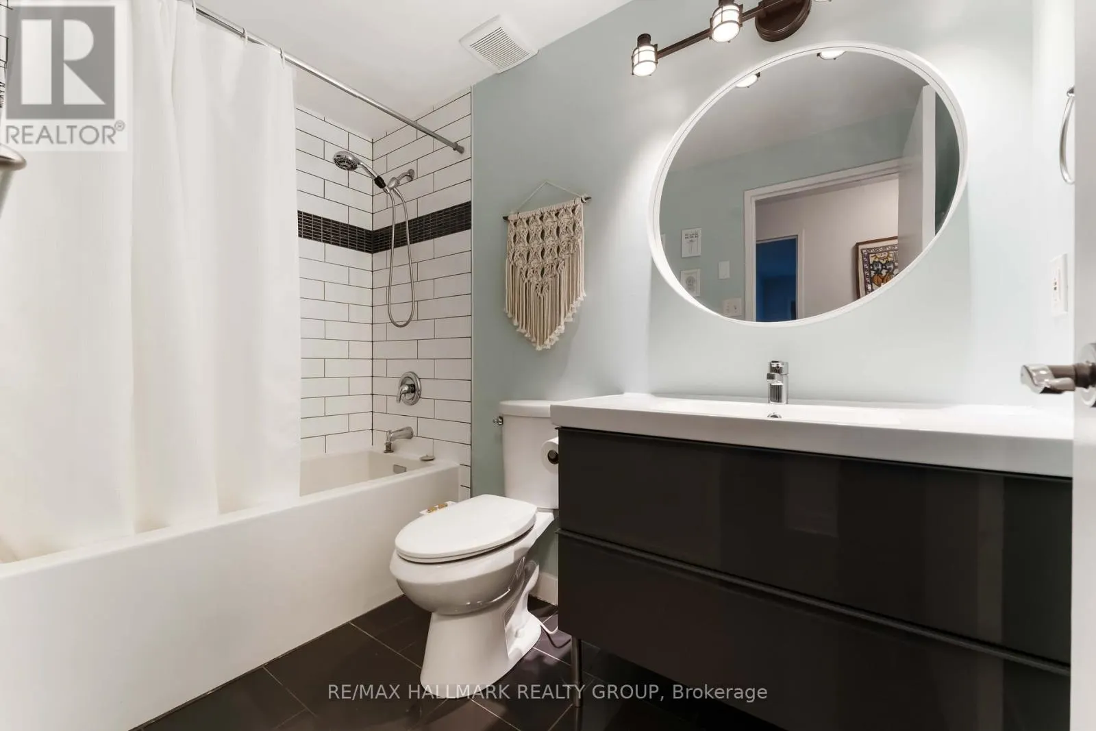 205 - 50 BURNSIDE AVENUE