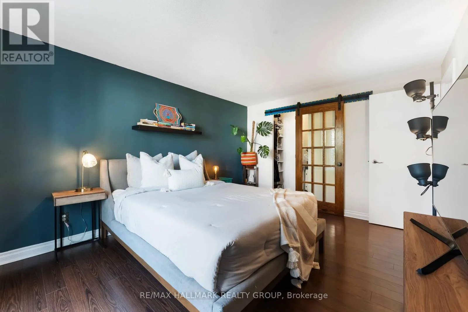 205 - 50 BURNSIDE AVENUE