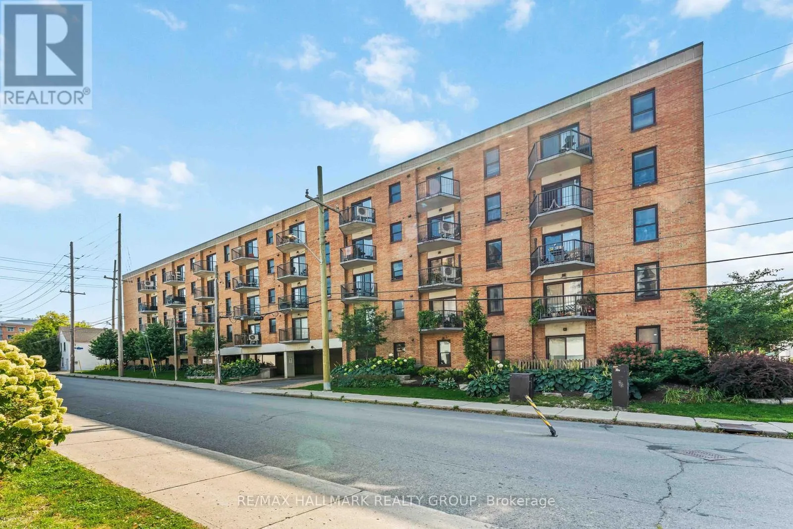 205 - 50 BURNSIDE AVENUE