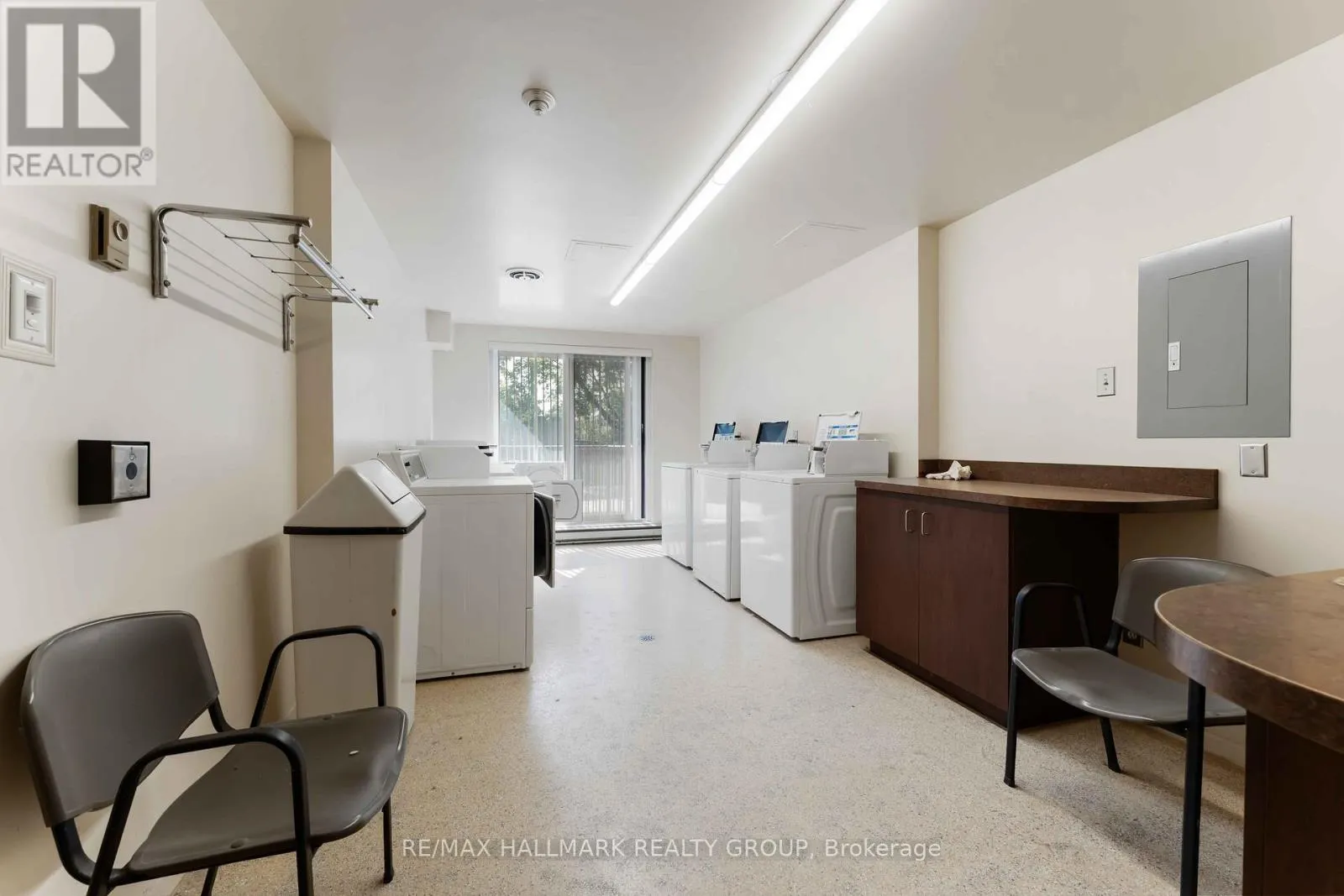 205 - 50 BURNSIDE AVENUE