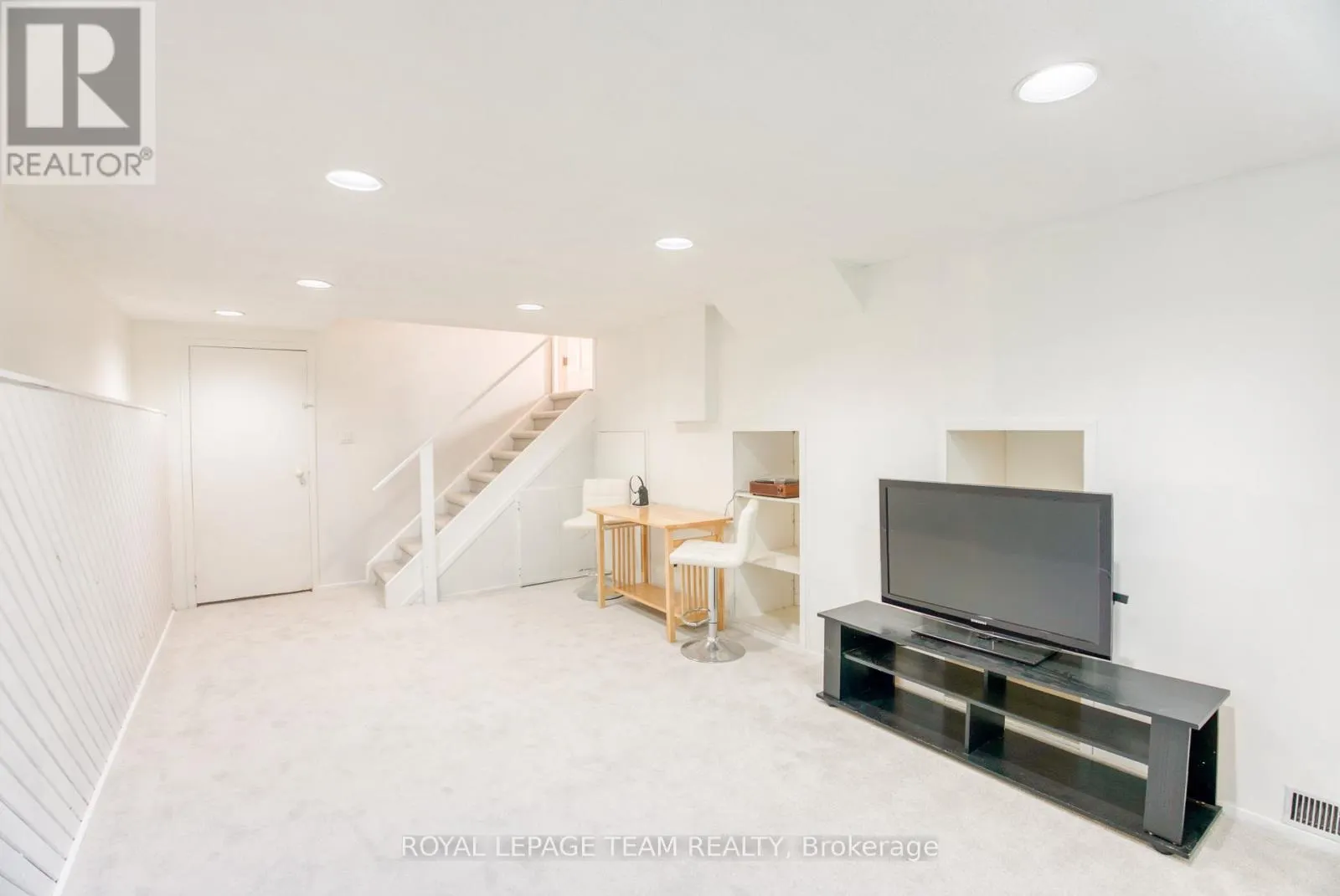 21 EQUESTRIAN DRIVE