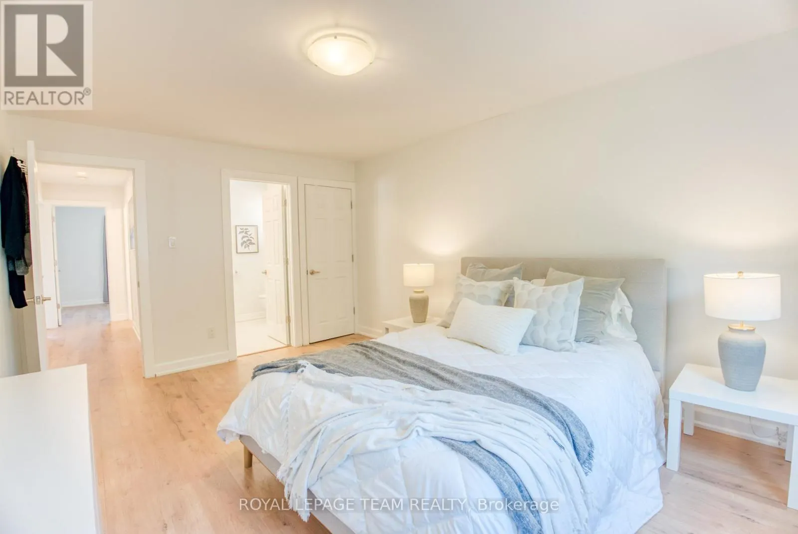 21 EQUESTRIAN DRIVE