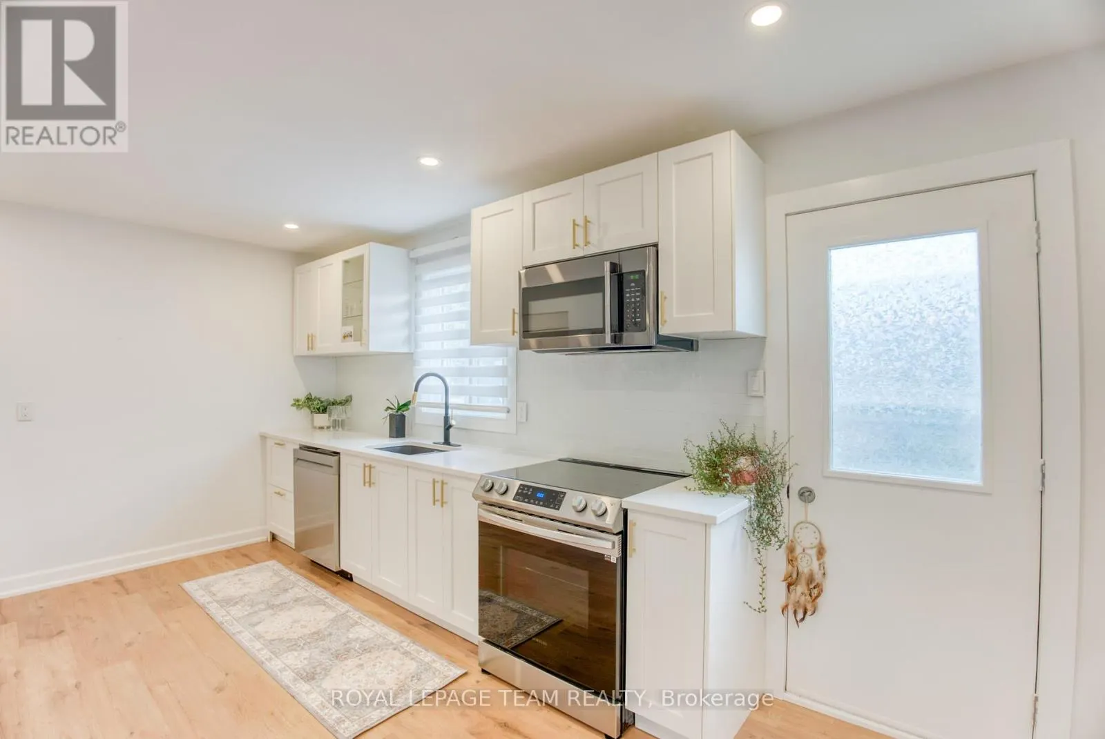 21 EQUESTRIAN DRIVE