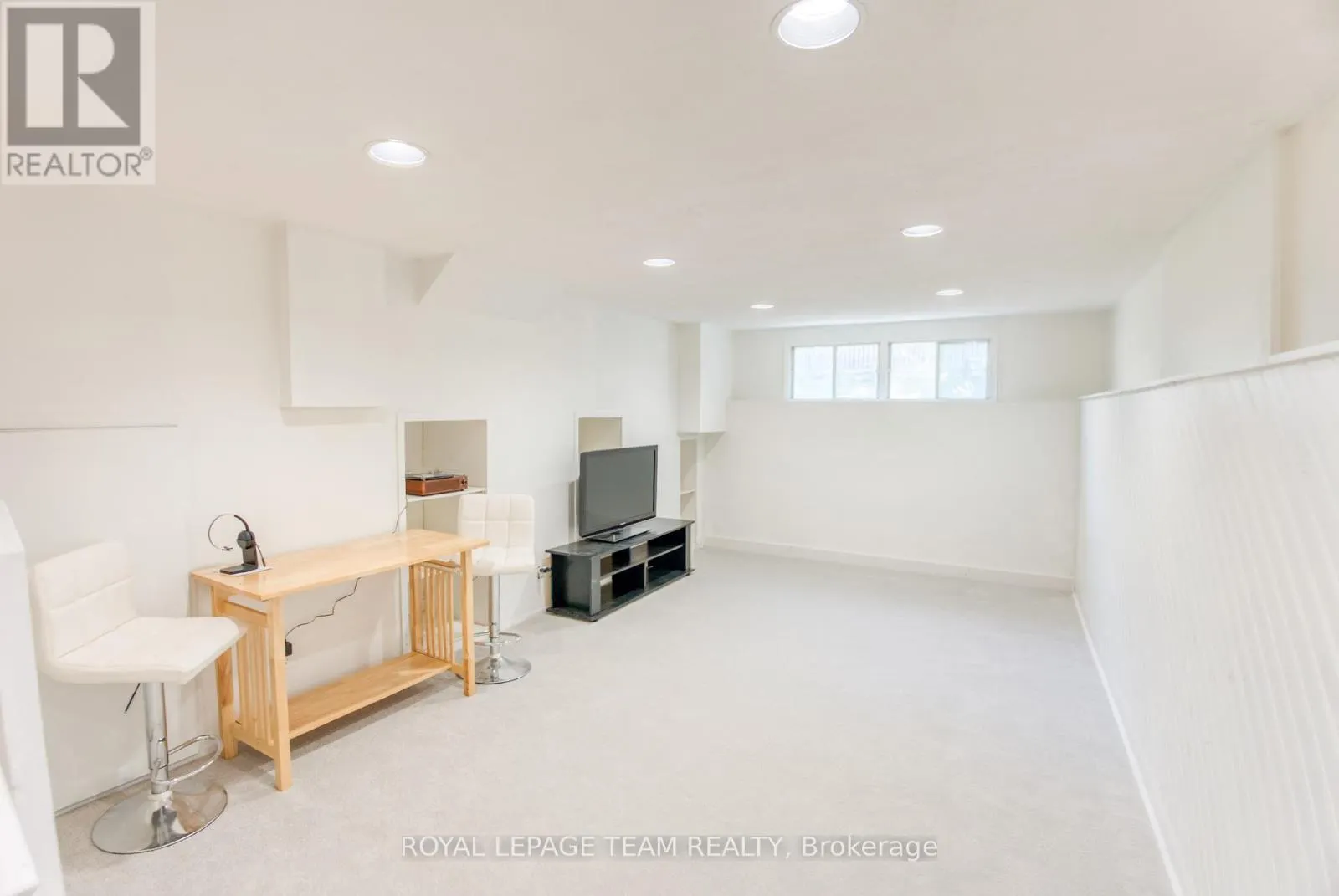 21 EQUESTRIAN DRIVE