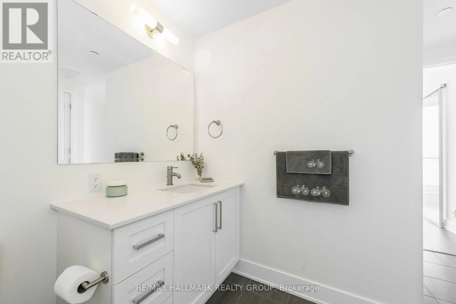 1104 - 485 RICHMOND ROAD