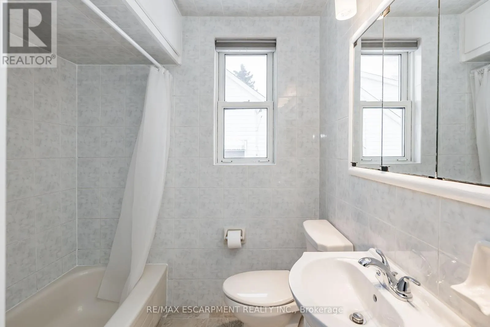 (UPPER) - 317 KING STREET E