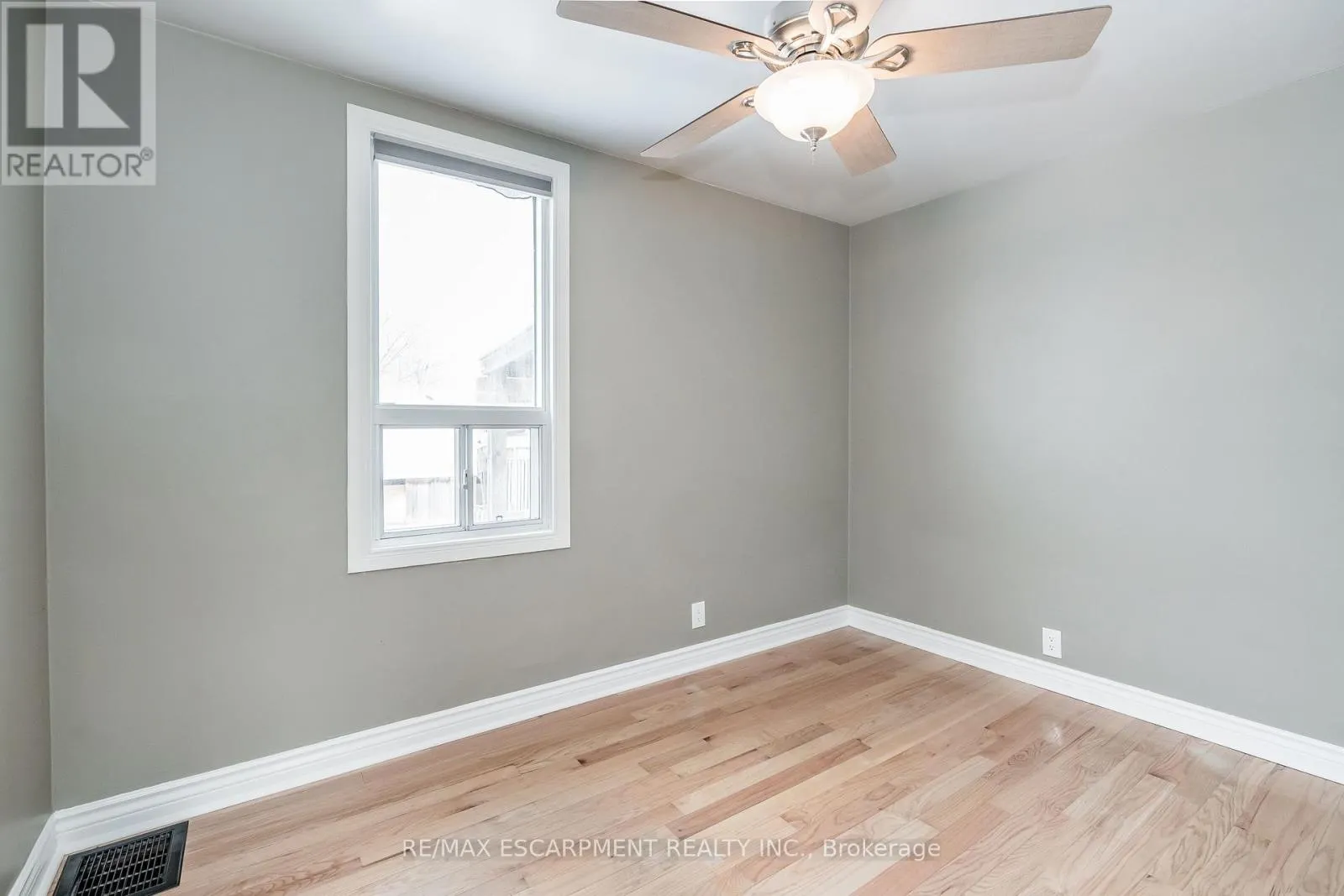 (UPPER) - 317 KING STREET E