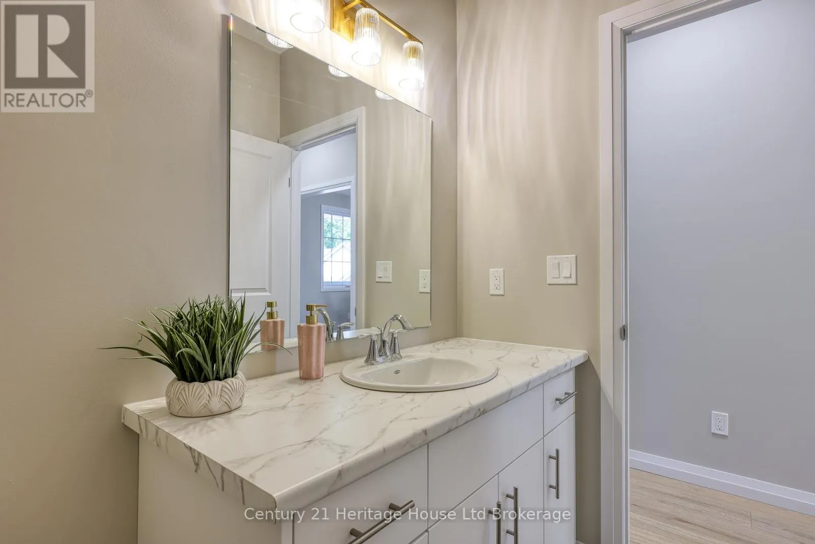 12 - 19 ANDERSON STREET, #12