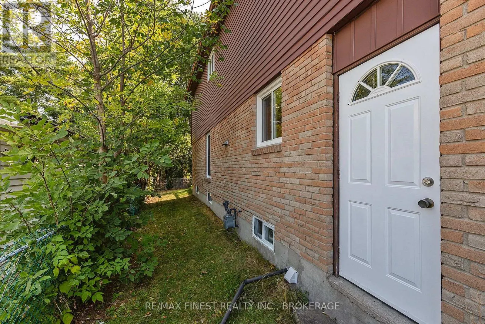 1135 BASSWOOD PLACE