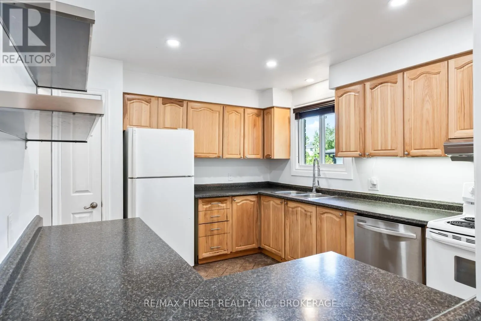 1135 BASSWOOD PLACE