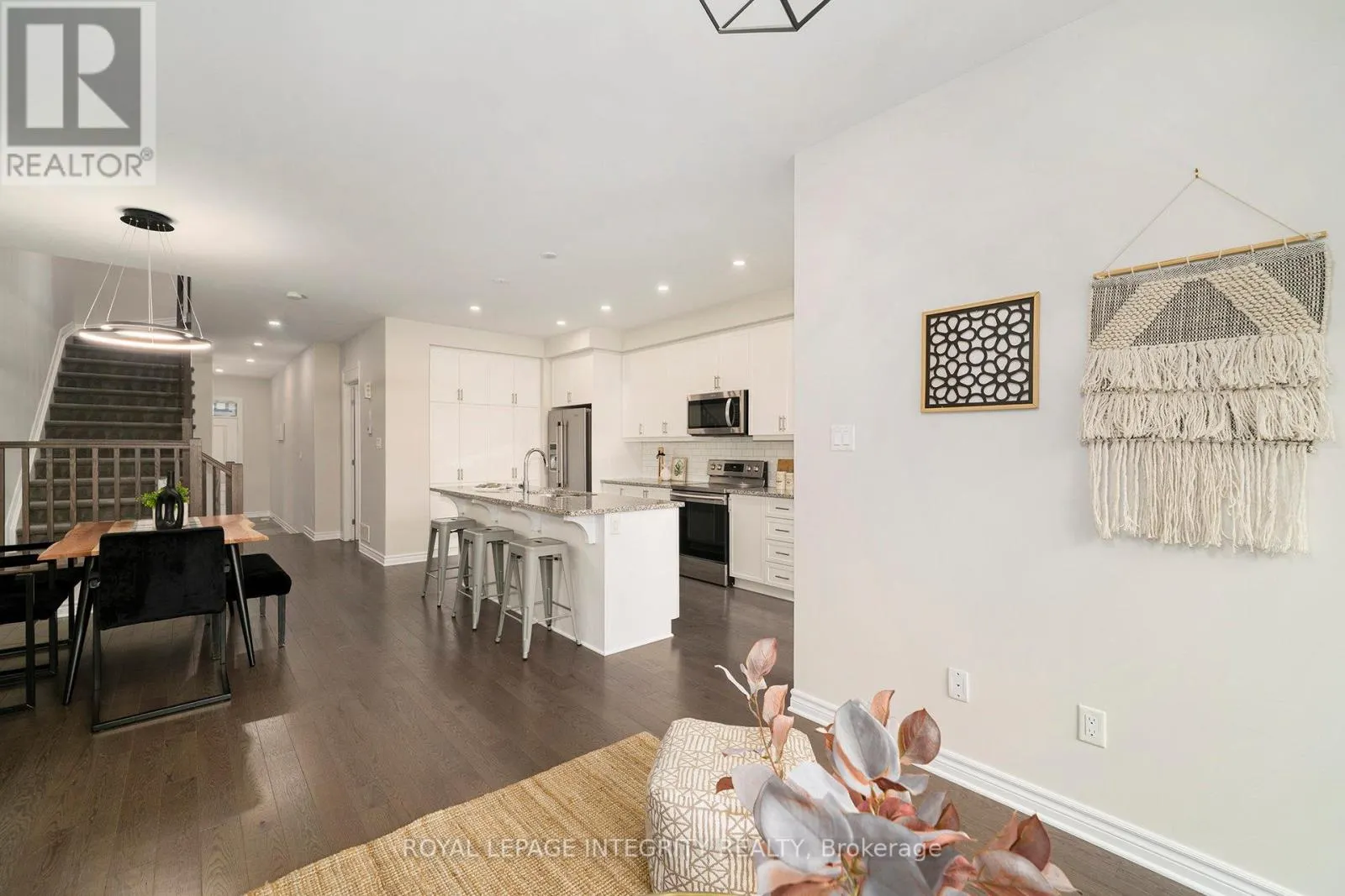 540 EDENWYLDE DRIVE