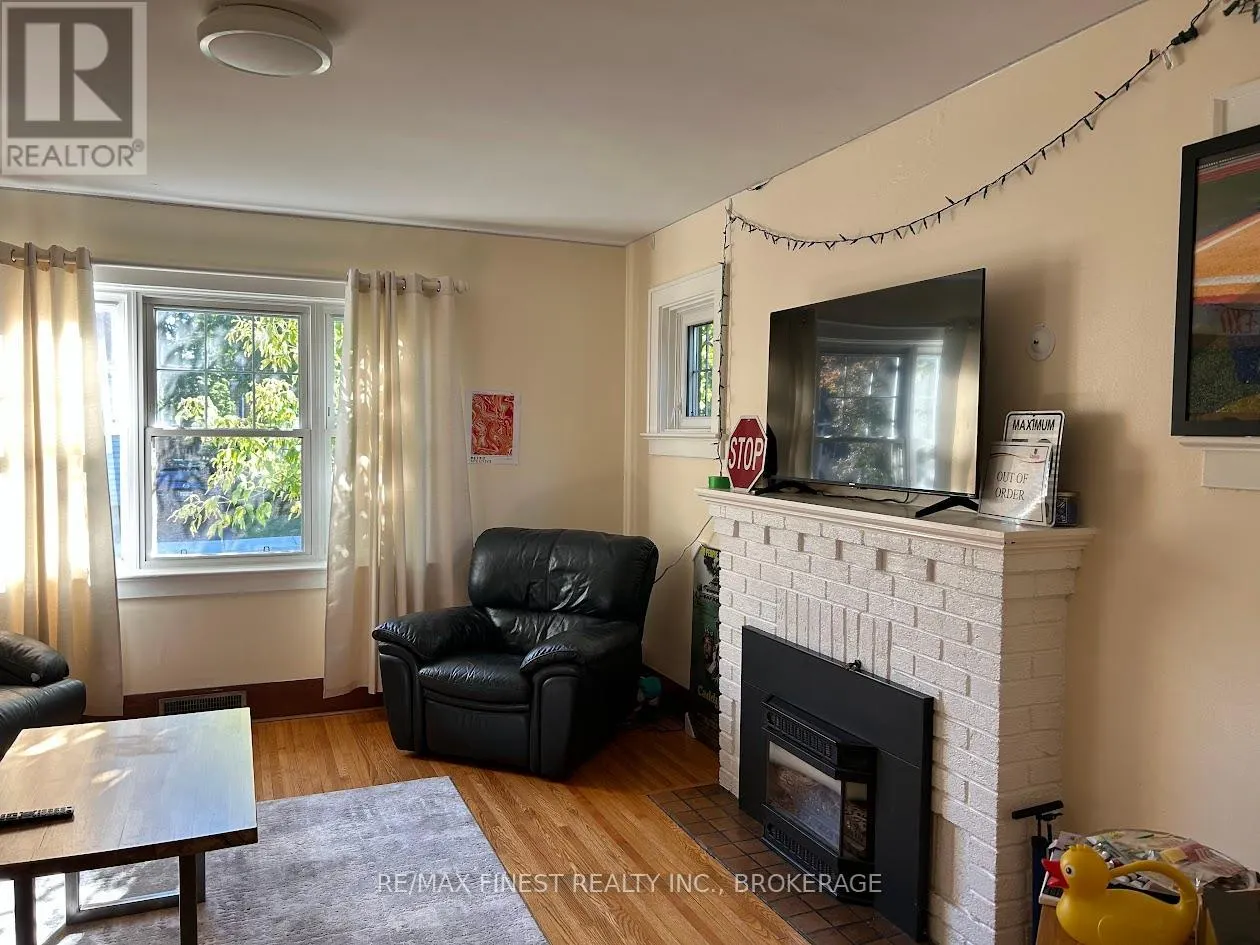 208 COLLINGWOOD STREET