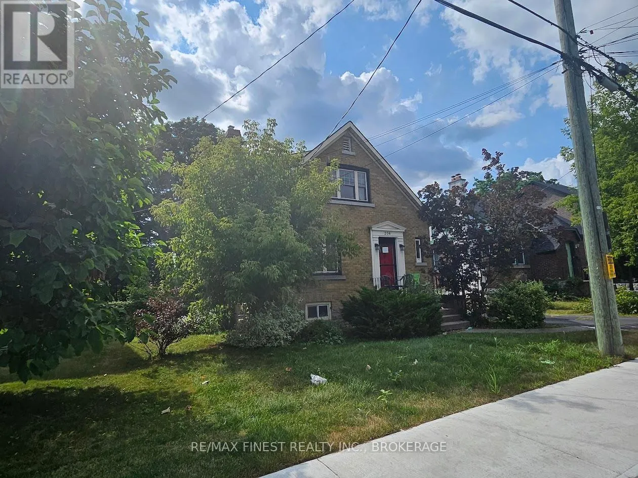 208 COLLINGWOOD STREET