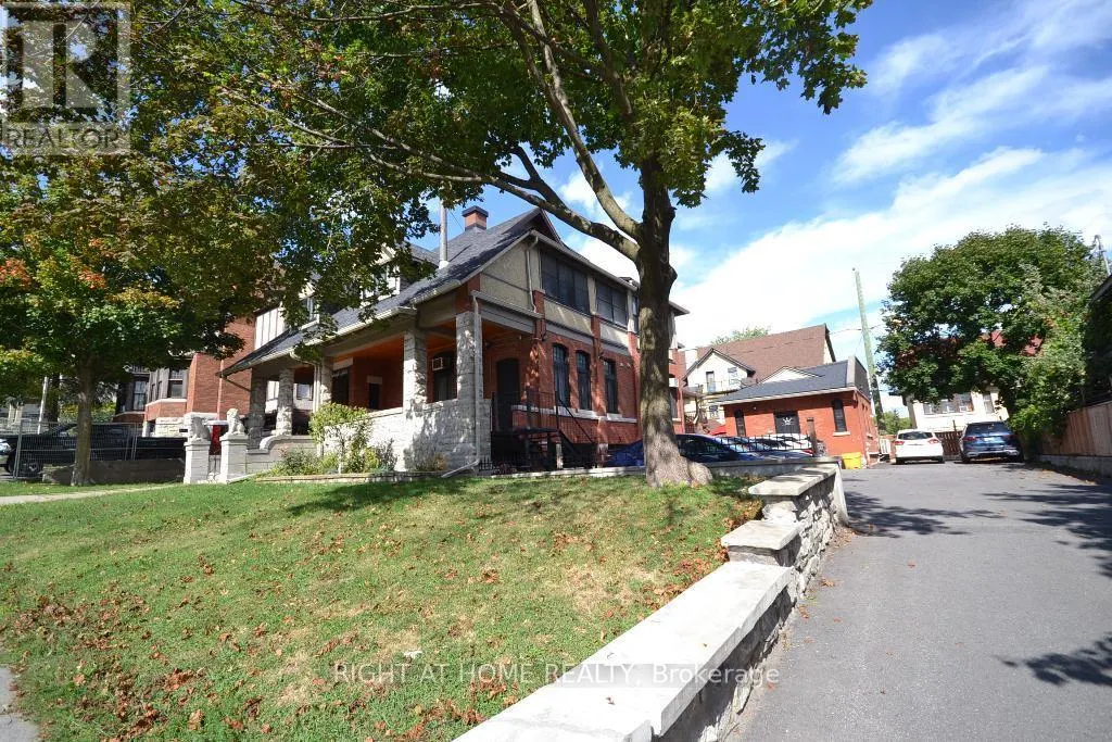 101 - 17 MARLBOROUGH AVENUE