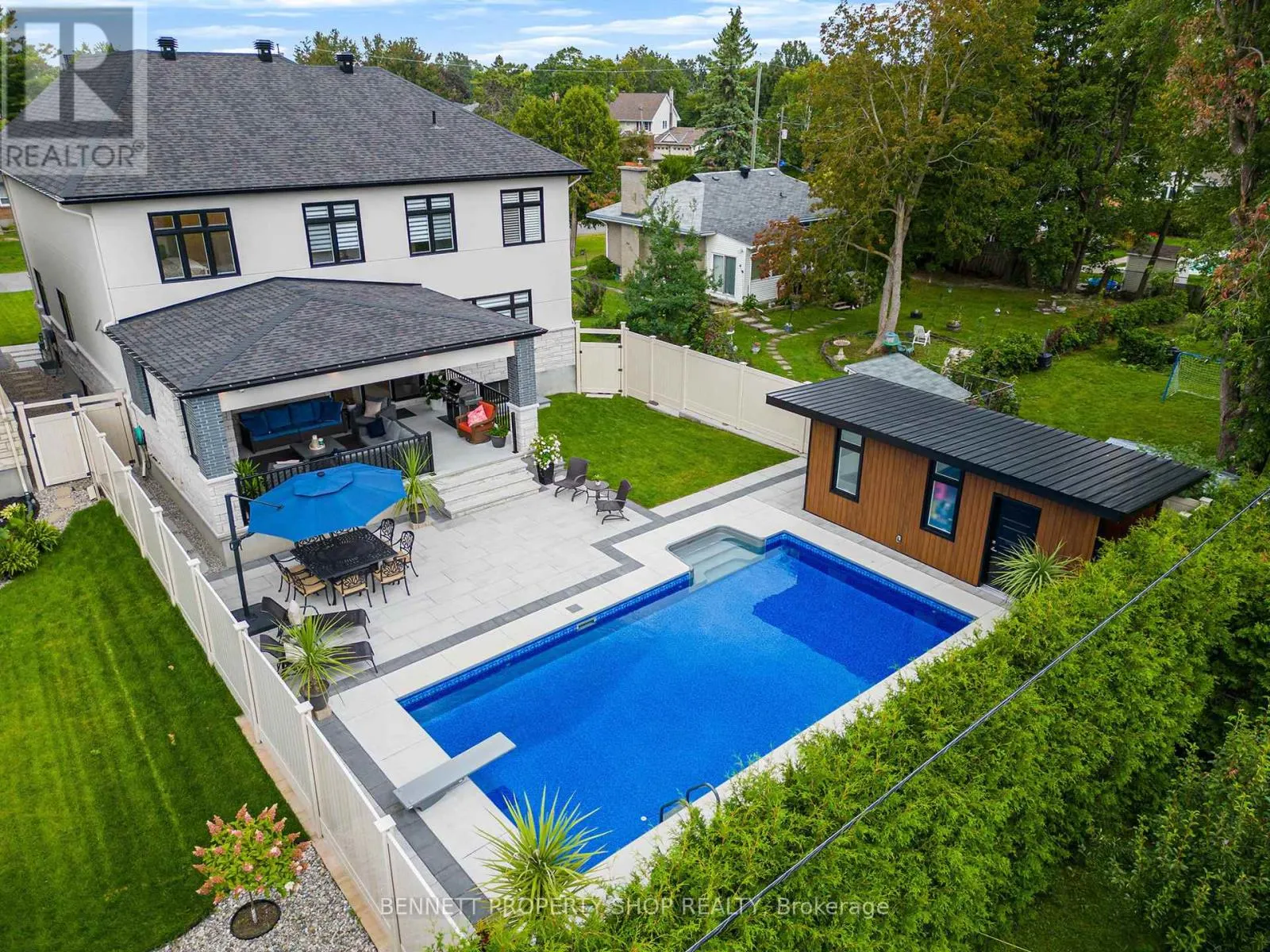10 WESTWOOD DRIVE